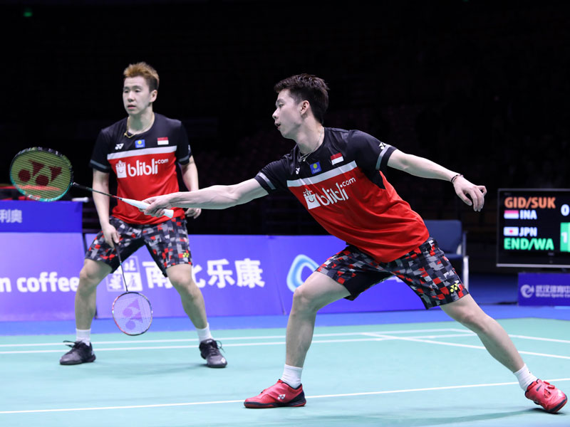 Pebulu tangkis ganda putra Indonesia Kevin Sanjaya Sukamuljo (kanan) dan Marcus Fernaldi Gideon 