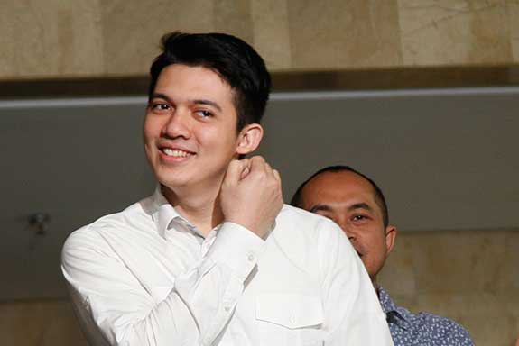 Aktor sekaligus penyanyi Irwansyah 