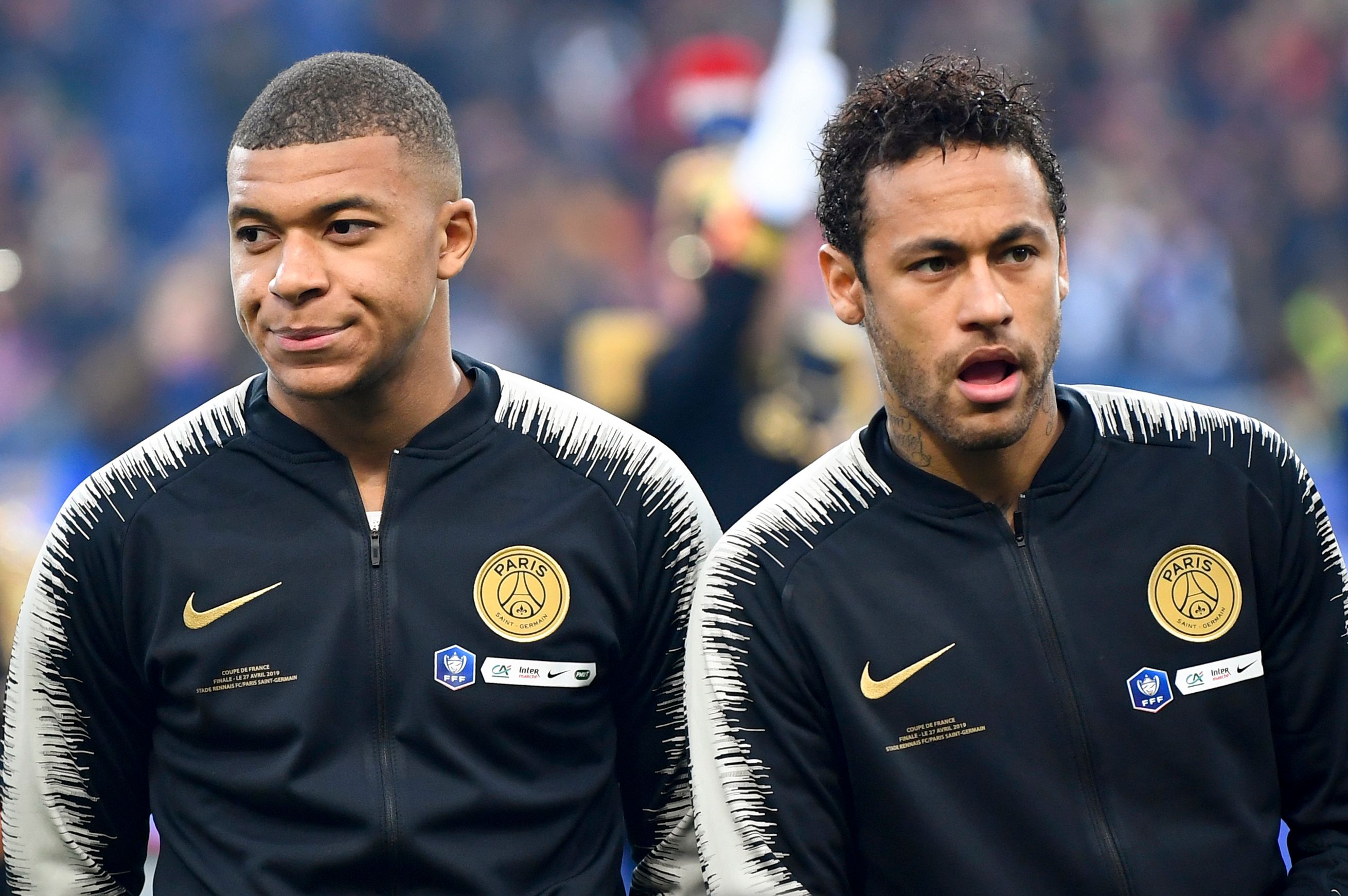 Duet bintang PSG Kylian Mbappe (kiri) dan Neymar