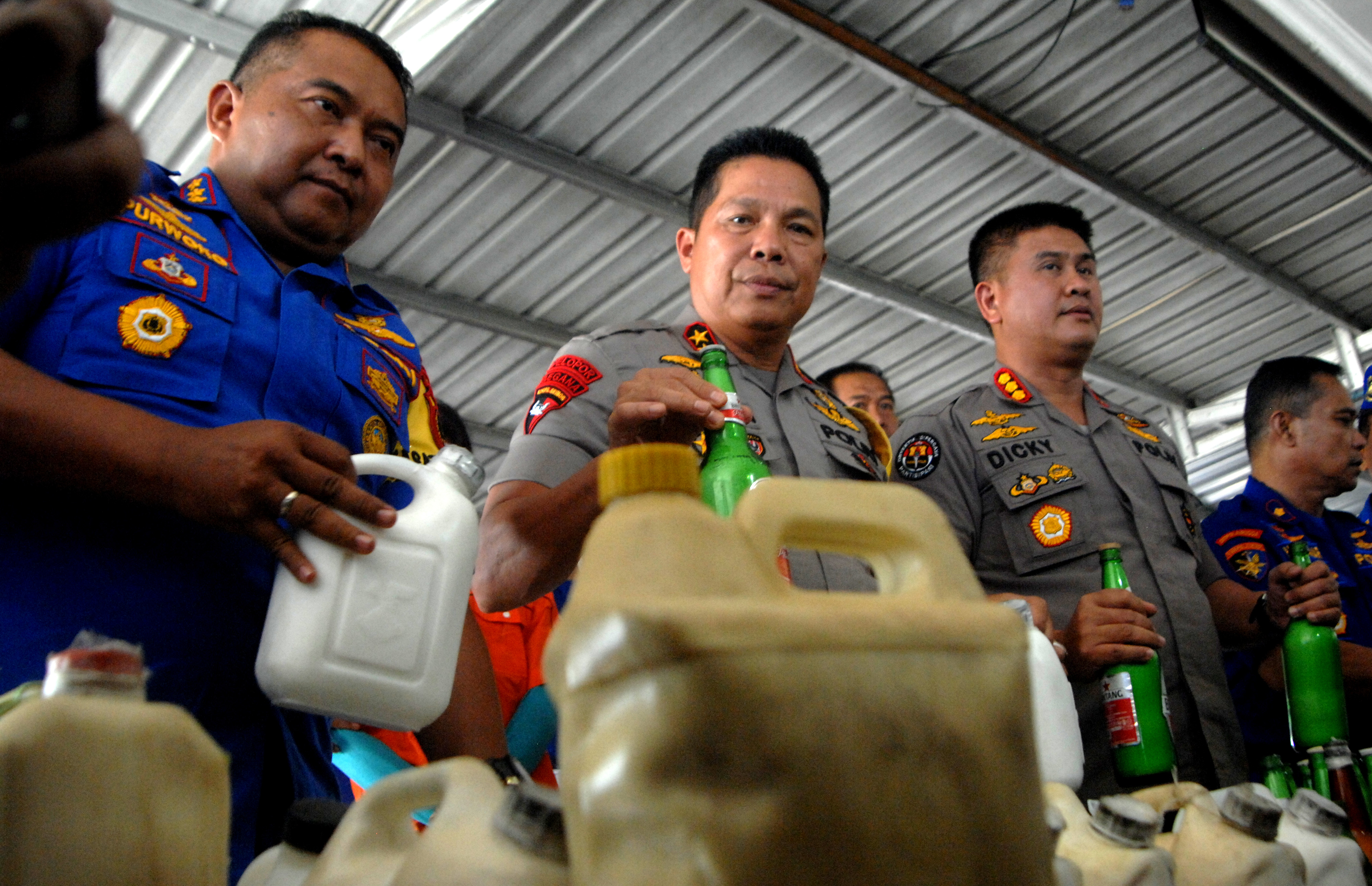Kapolda Sulsel  Irjen Hamidin (dua dari kiri) menegaskan bahwa people power bisa jadi gerakan makar apabila melanggar undang-undang.