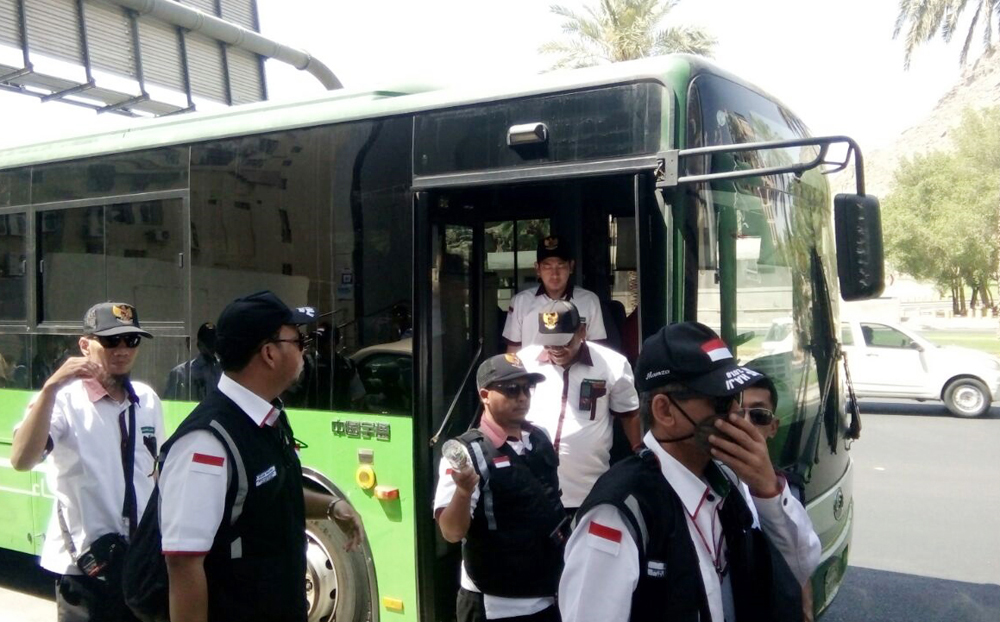 Tim Transportasi Daerah Kerja Mekah, Arab Saudi, mengecek kesiapan bus salawat