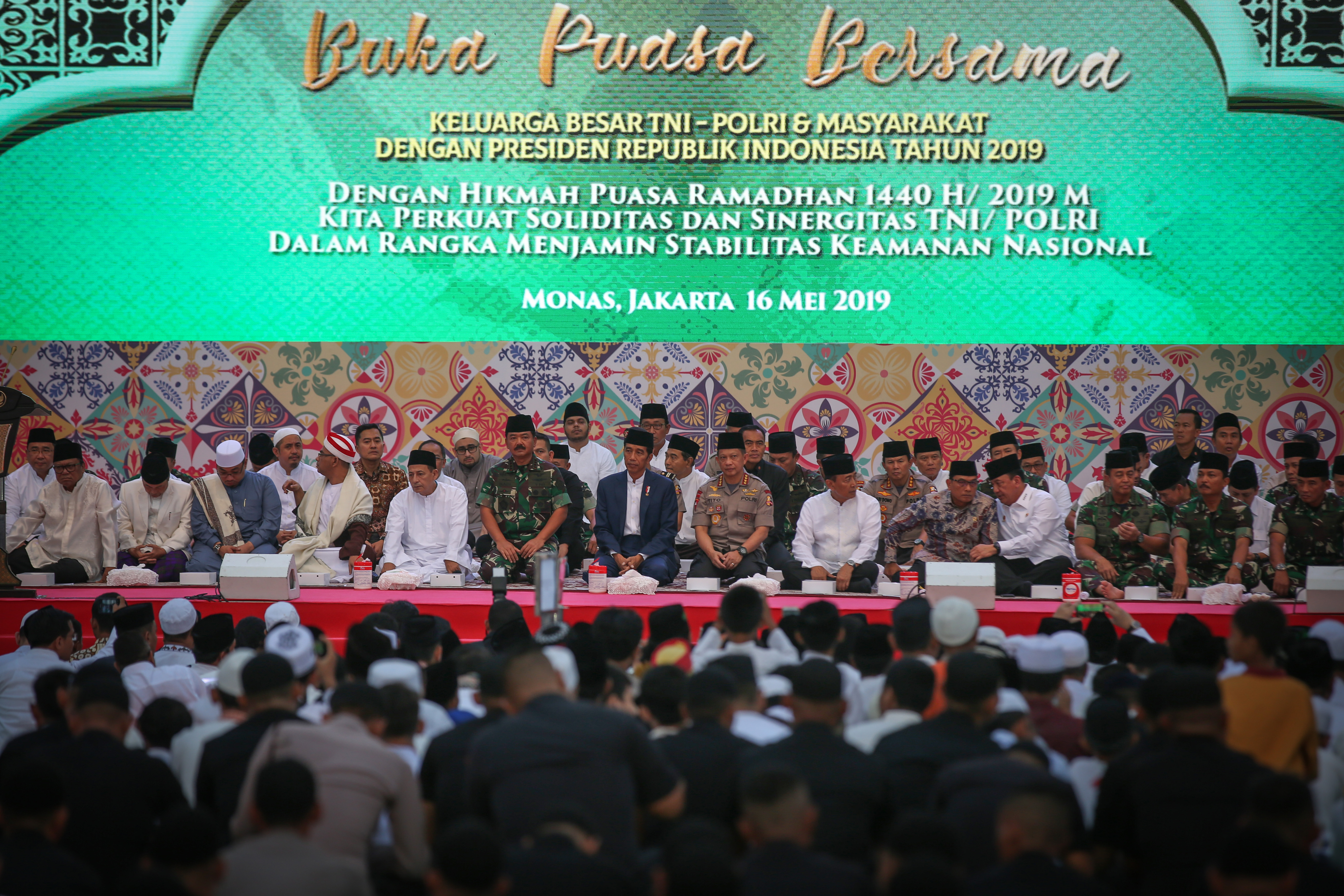 Presiden Teken PP THR dan Gaji ke-13 TNI-Polri