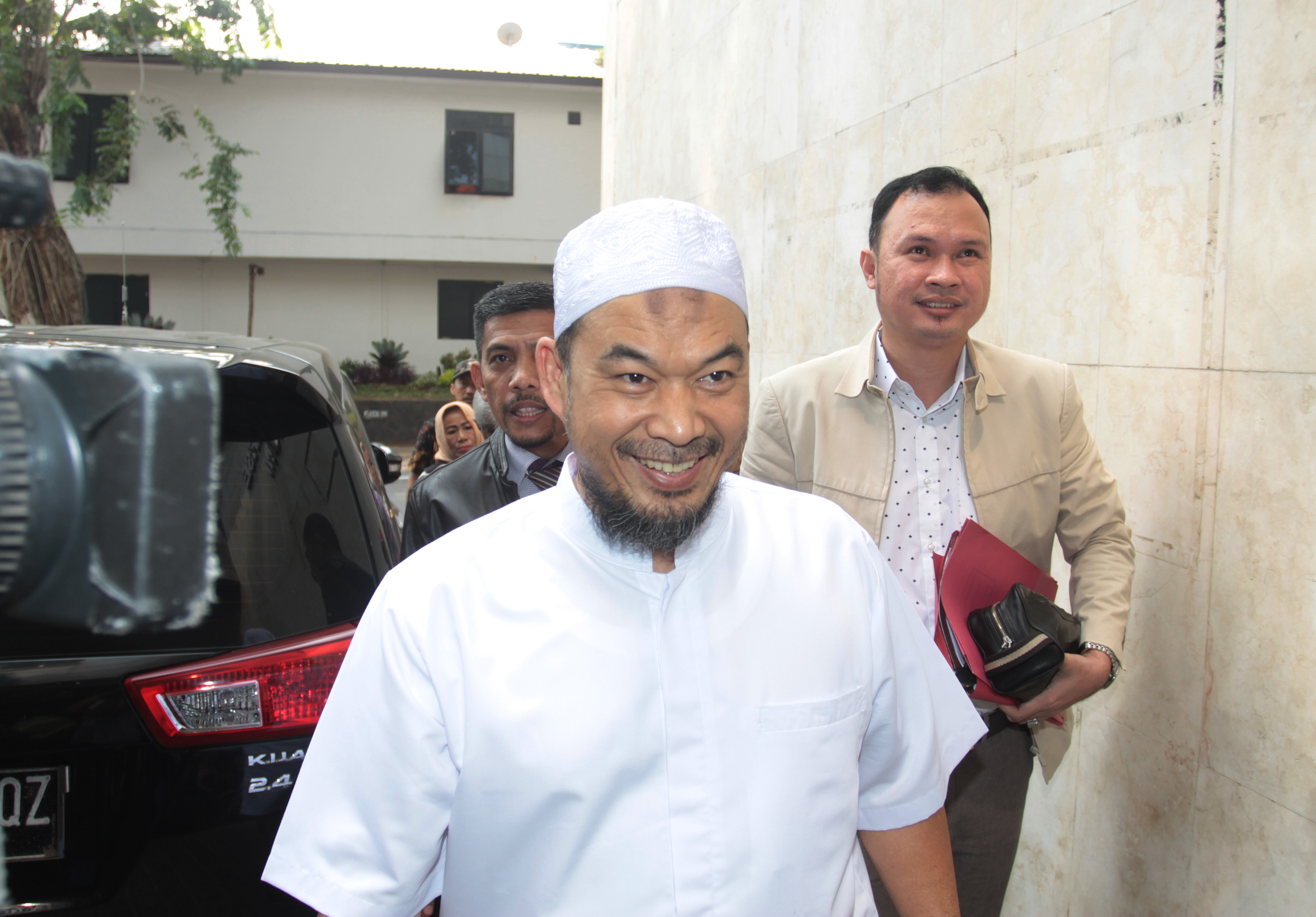 Pemimpin Pondok Pesantren Al-Hilal, Ansuf Idrus Sambo