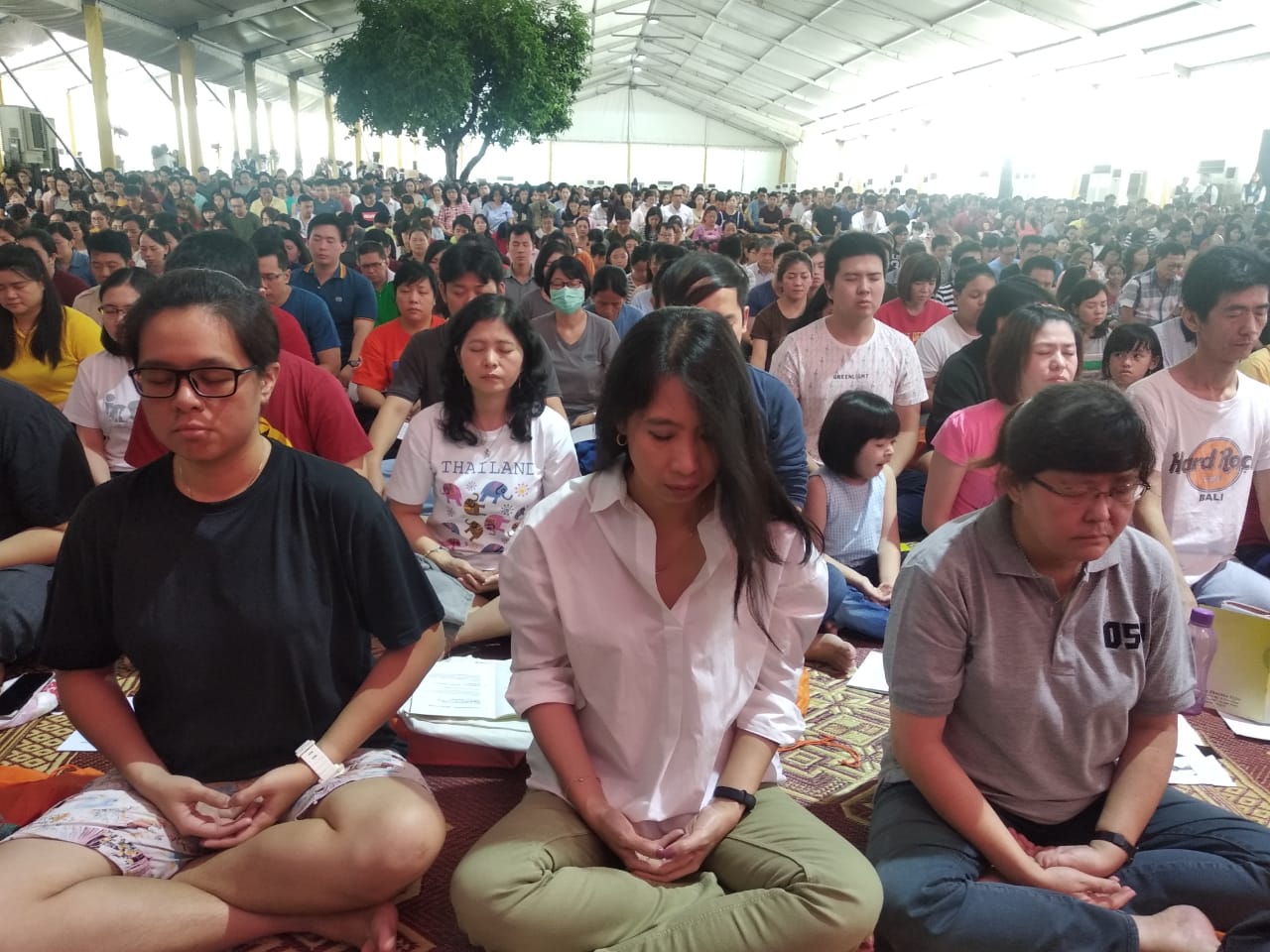 10 ribu pemeluk Buddha merayakan Hari Raya Waisak 2563 BE/2019 dengan beribadah ke Wihara Ekayana Arama, Duri Kepa, Jakarta Barat