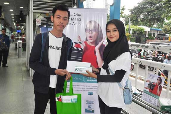 Polycrol berkolaborasi bersama Radio Sonora rutin menggelar berbagi takjil 