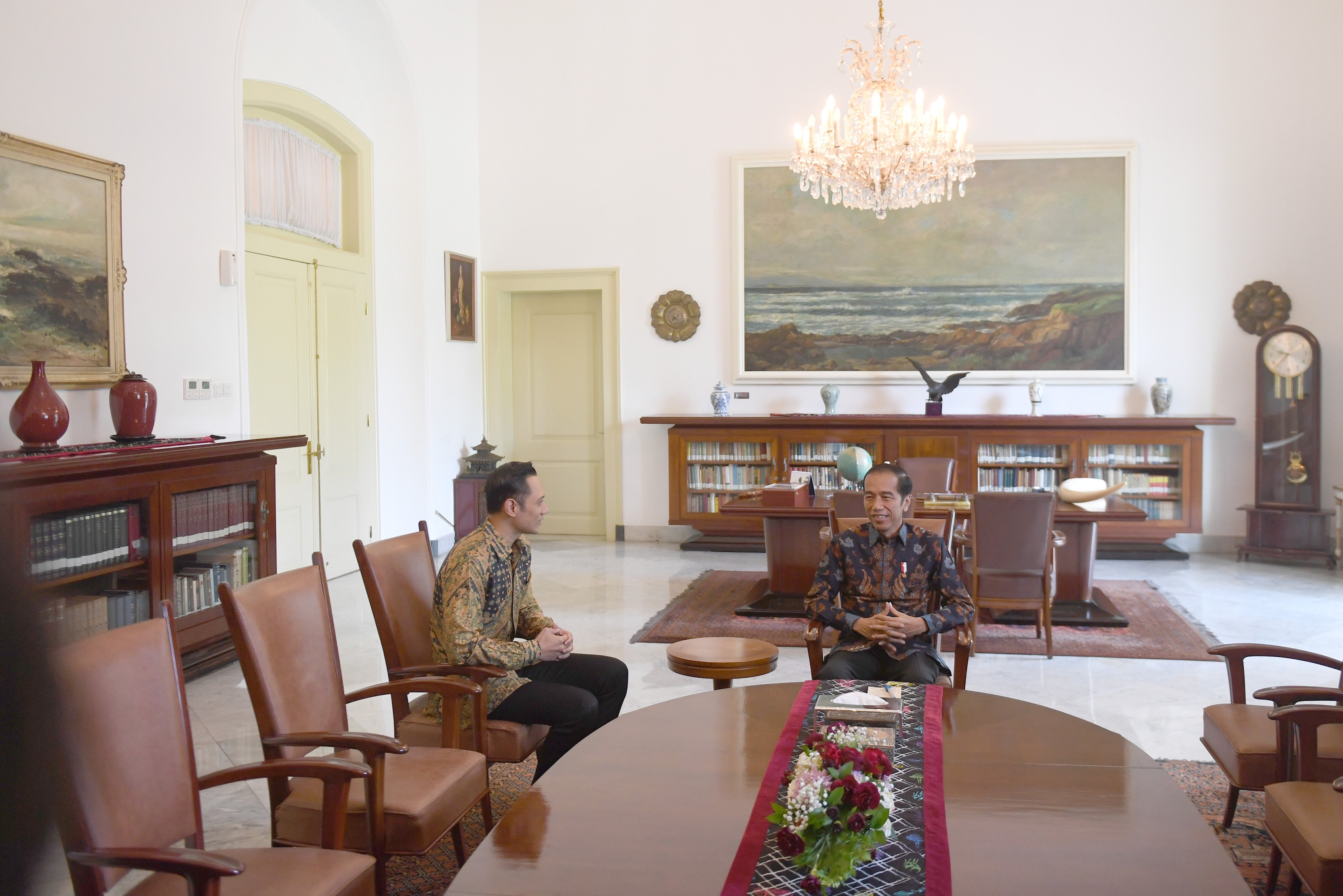 Komandan Kogasma Partai Demokrat Agus Harimurti Yudhoyono (AHY) saat bertemu Presiden Joko Widodo, Rabu (22/5).