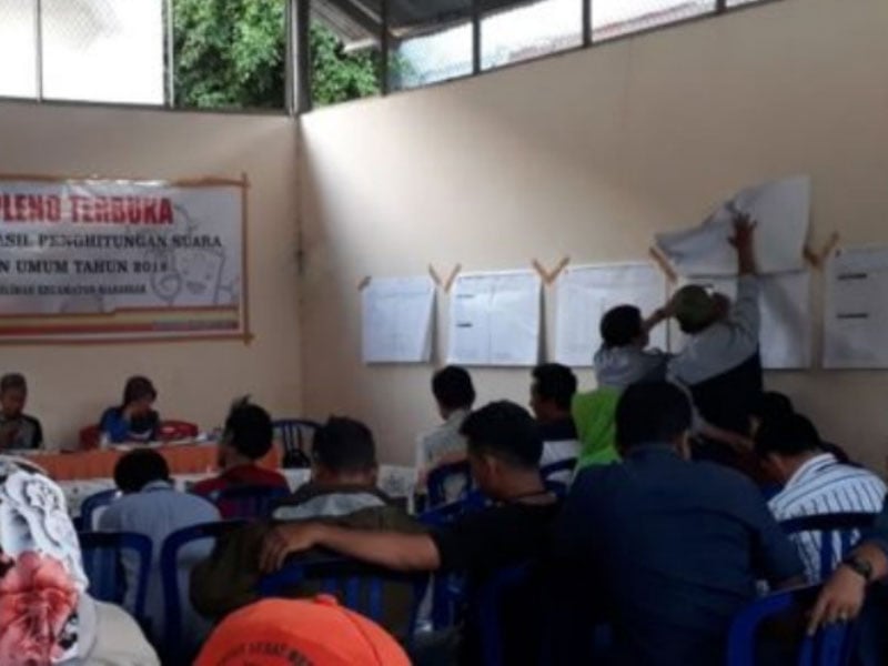 Rekapitulasi penghitungan suara berjenjang yang dilakuka KPU masih di tingkat kecamatan