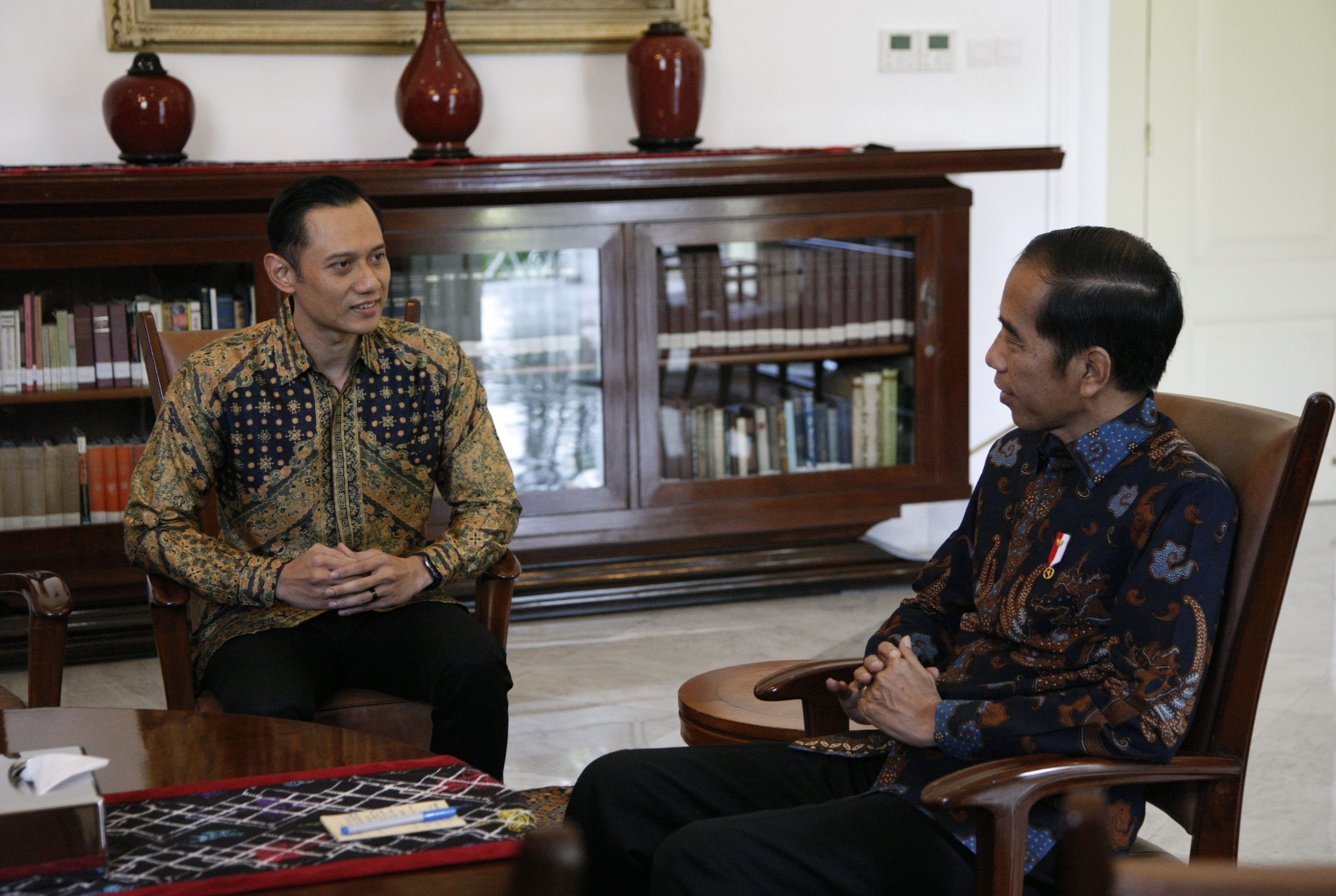 Pertemuan antara Presiden Joko Widodo dan Agus Harimurti Yudhoyono