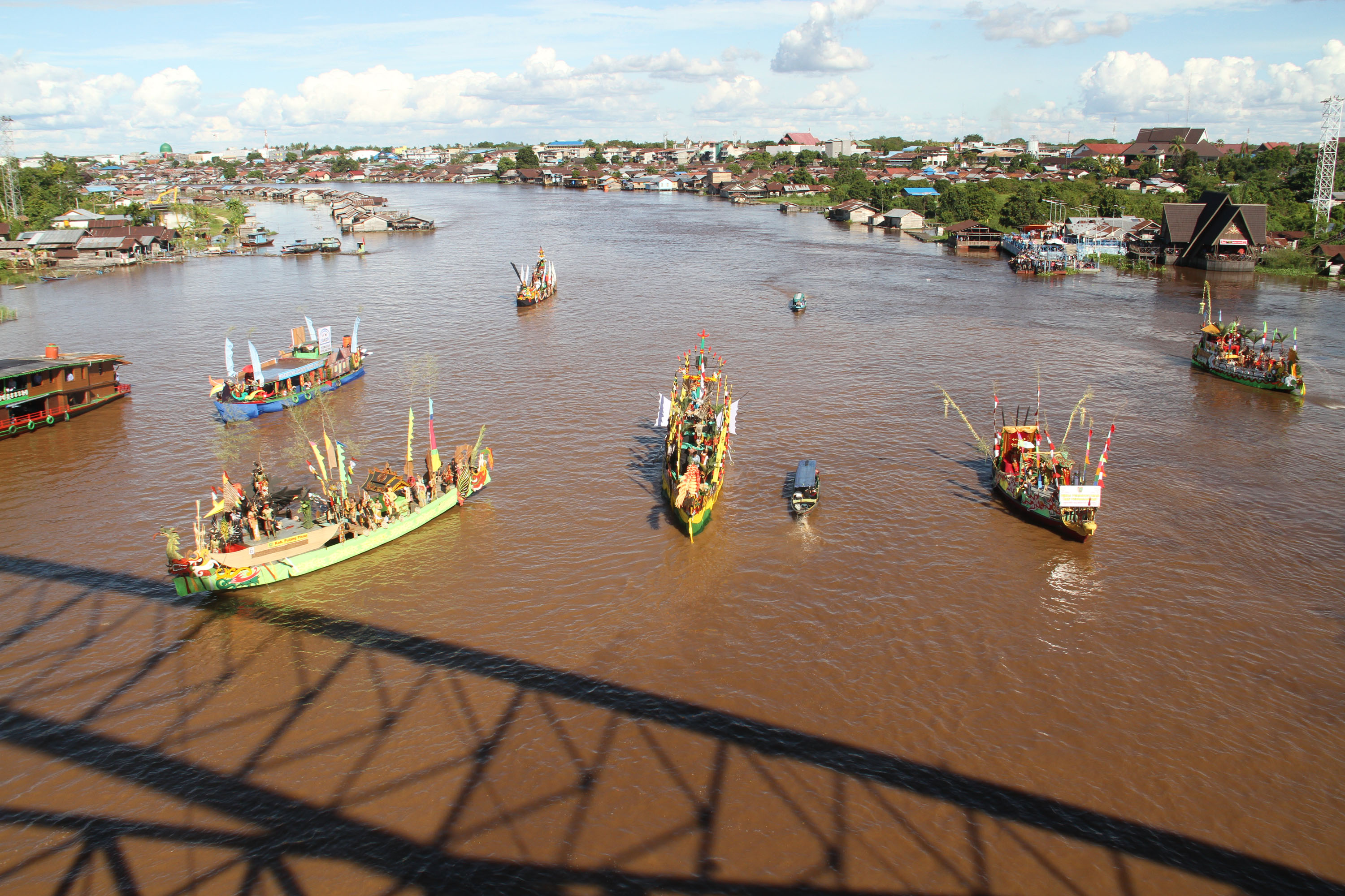 Sungai Kahayan yang membelah Kota Palangka Raya, Kalimantan Tengah.