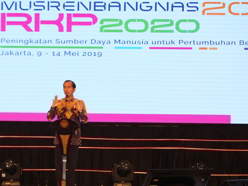 Presiden Joko Widodo menyampaikan pidato saat membuka Musyawarah Perencanaan Pembangunan Nasional (Musrenbangnas) di Hotel Shangri-la