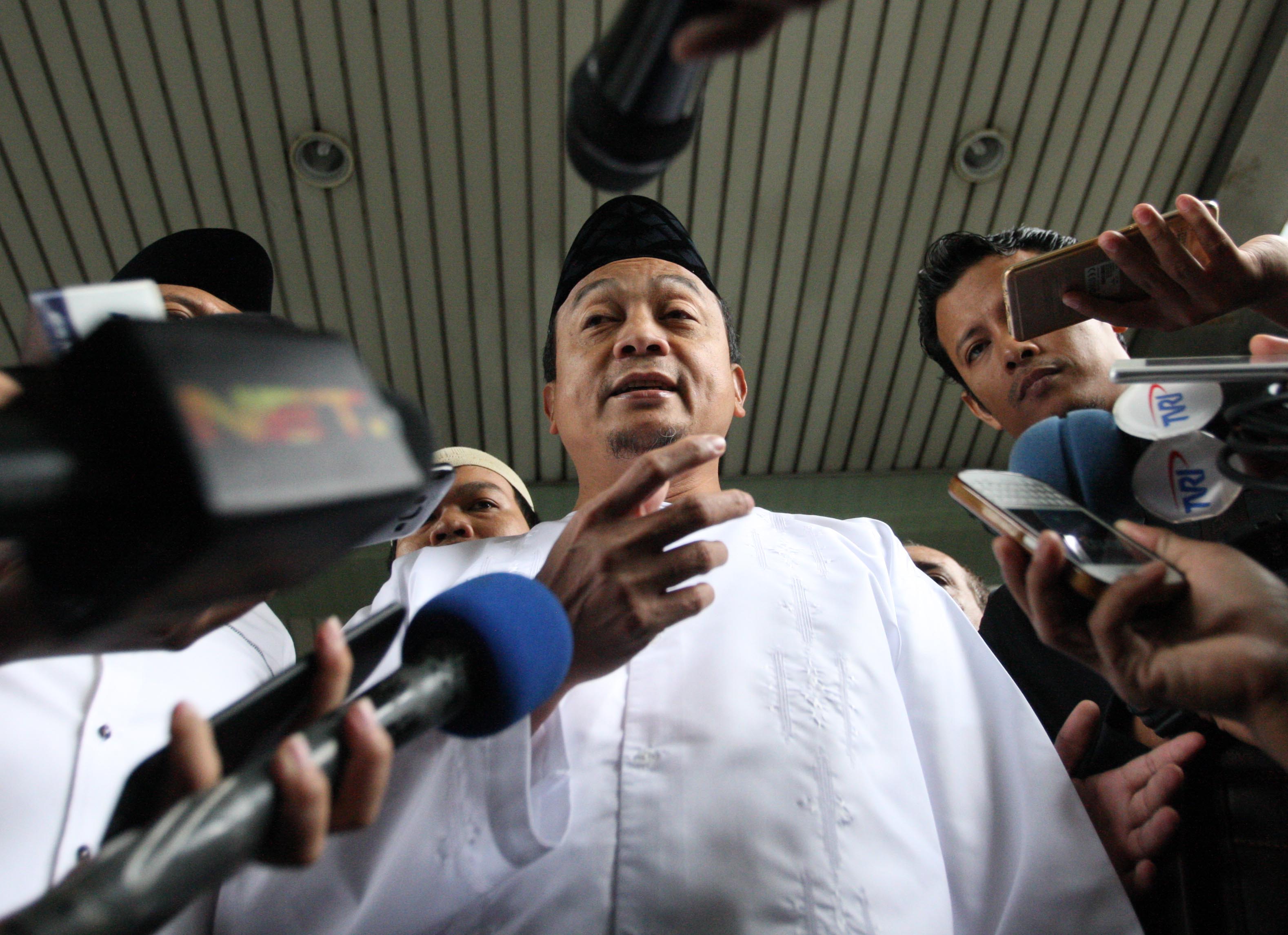  Ketua Gerakan Nasional Pengawal Fatwa (GNPF) MUI Bachtiar Nasir bersiap menjalani pemeriksaan di Bareskrim Polri