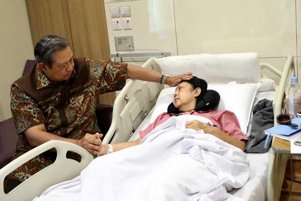 Presiden ke-6 RI Susilo Bambang Yudhoyono (SBY) mendampingi ibu Ani Yudhoyono.