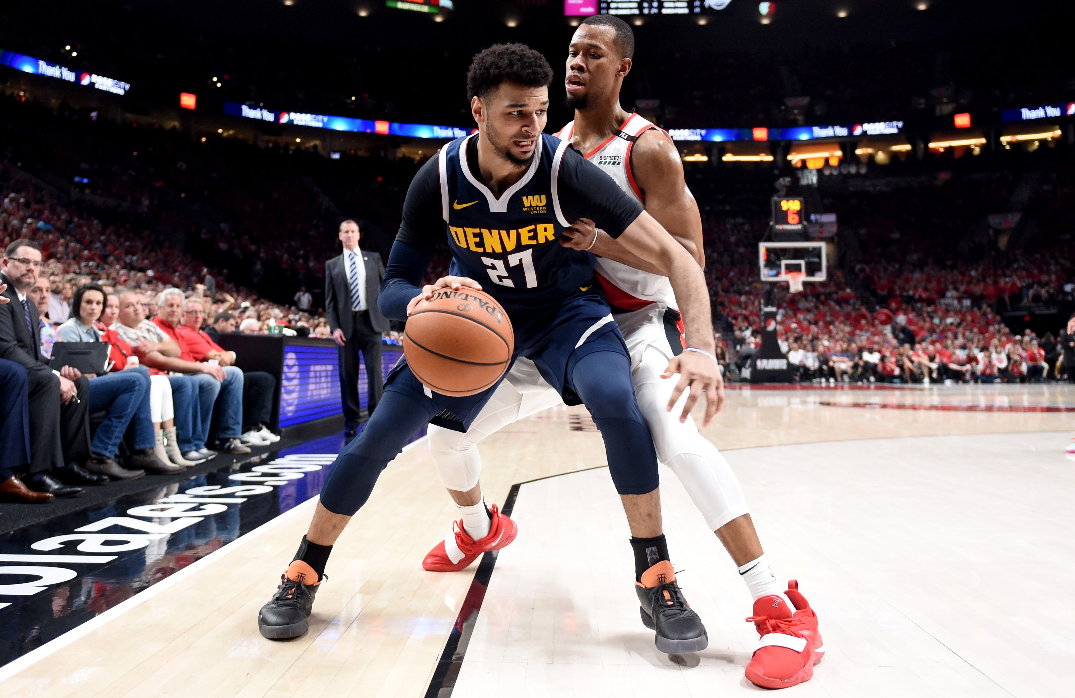 Pemain Denver Nuggets Jamal Murray berhadapan dengan pemain Portland Trail Blazers Rodney Hood.