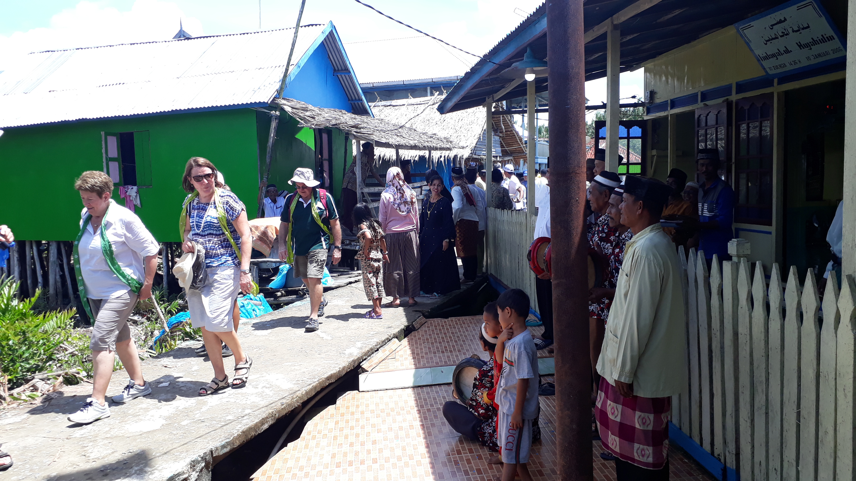 Sebanyak 120 Turis dari Australia berkunjung ke Desa Sungsang IV Kecamatan Banyuasin I Kabupaten Banyuasin, Sumsel. 