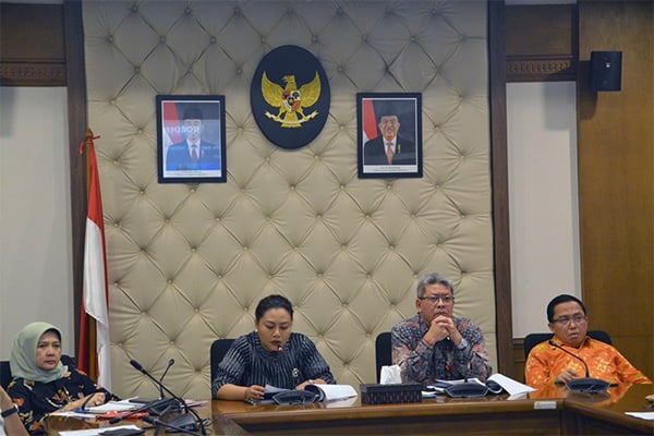 Bupati Tabanan Bali, Ni Putu Eka Wiryastuti (kedua kiri) saat memimpin Rapat Kordinasi pembentukan Badan Pengelola WBD di Jakarta, Selasa 