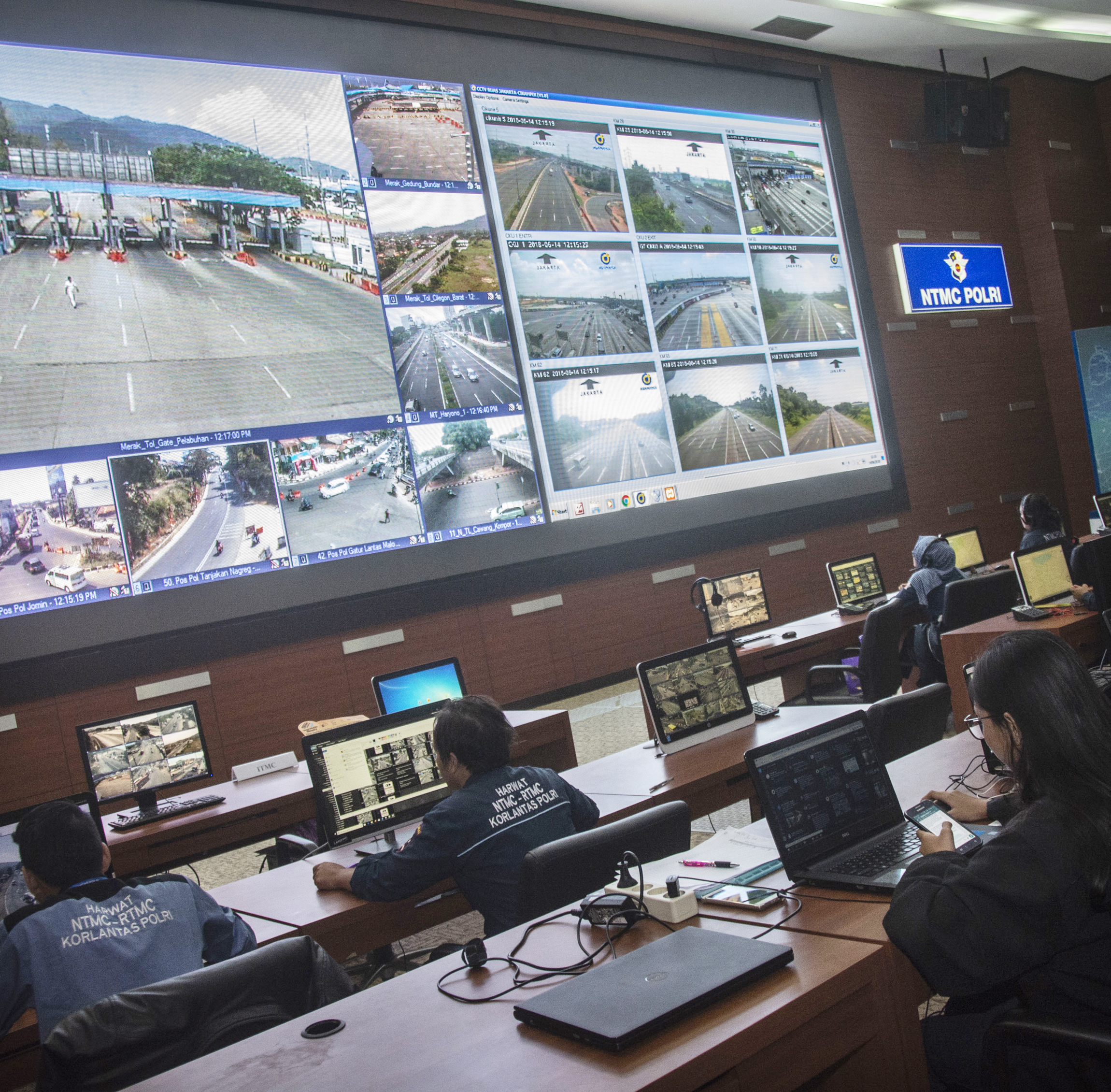 Pemantauan arus mudik oleh NTMC Polri