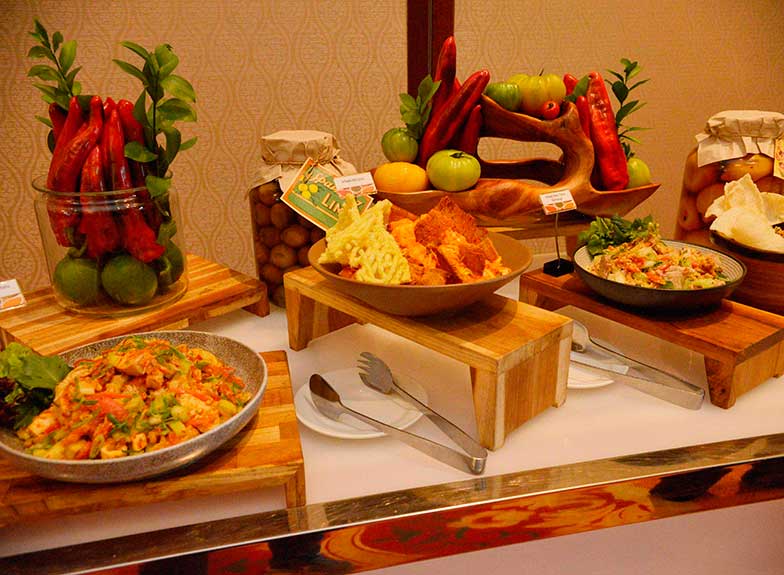 Aneka hidangan khas Nusantara di hotel The Ritz Carlton Pacific Place Jakarta