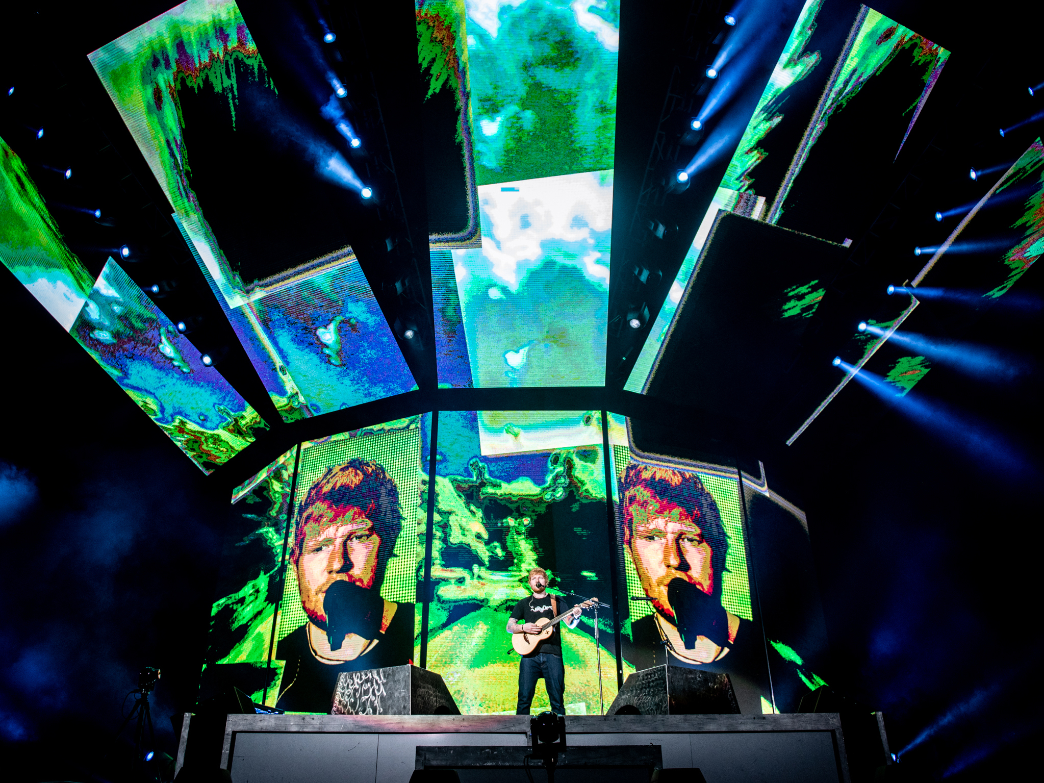 Suasana konser Ed Sheeran di GBK Senayan, Jakarta, Jumat (3/5).