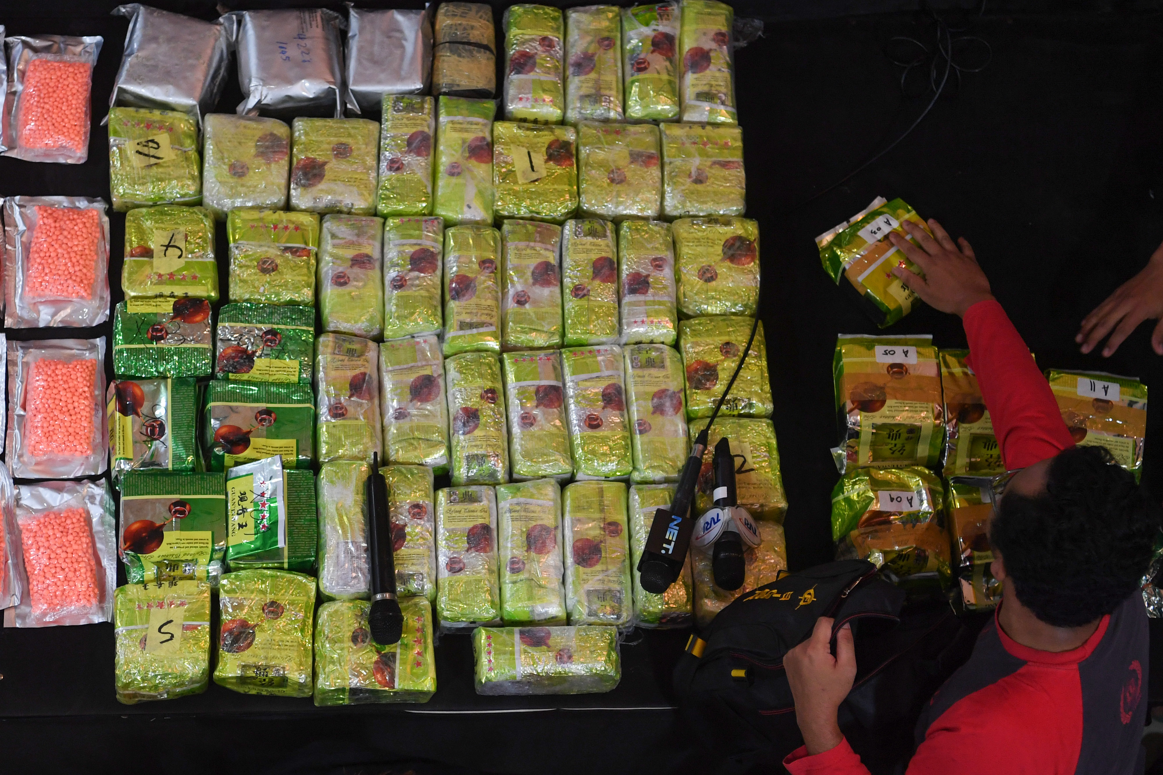 Suami istri asal Timor Leste ditangkap karena menyelundupkan 4.874 pil ekstasi melalui Pos Lintas Batas Negara (PLBN) Motaain.