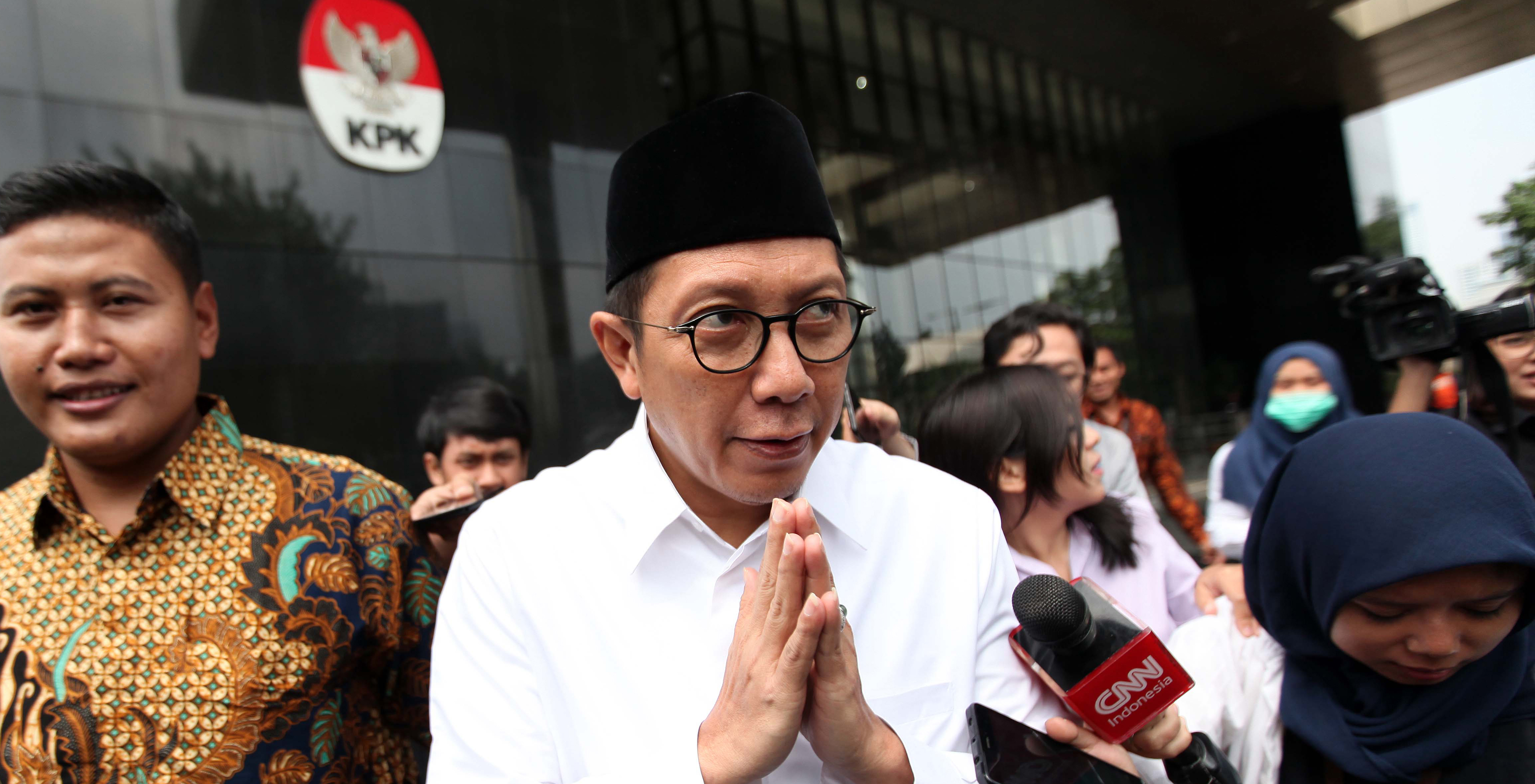 Menteri Agama Lukman Hakim Saifuddin bergegas meninggalkan Gedung KPK, Jakarta, Rabu (22/5).