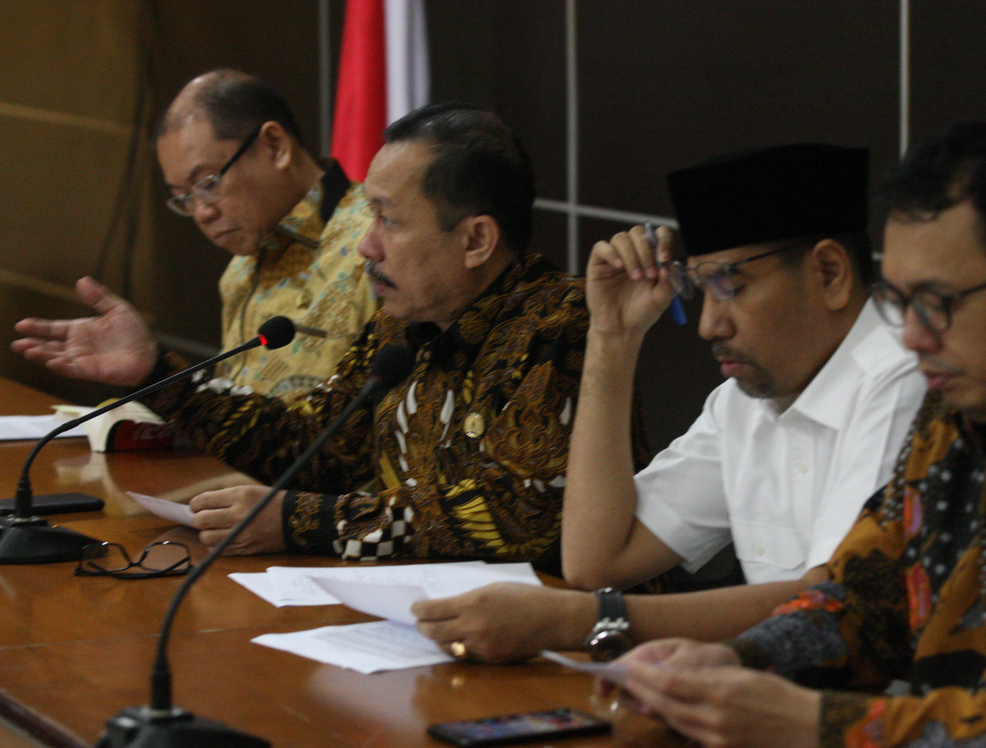 Ketua Komnas HAM Ahmad Taufan Damanik (kedua kiri).