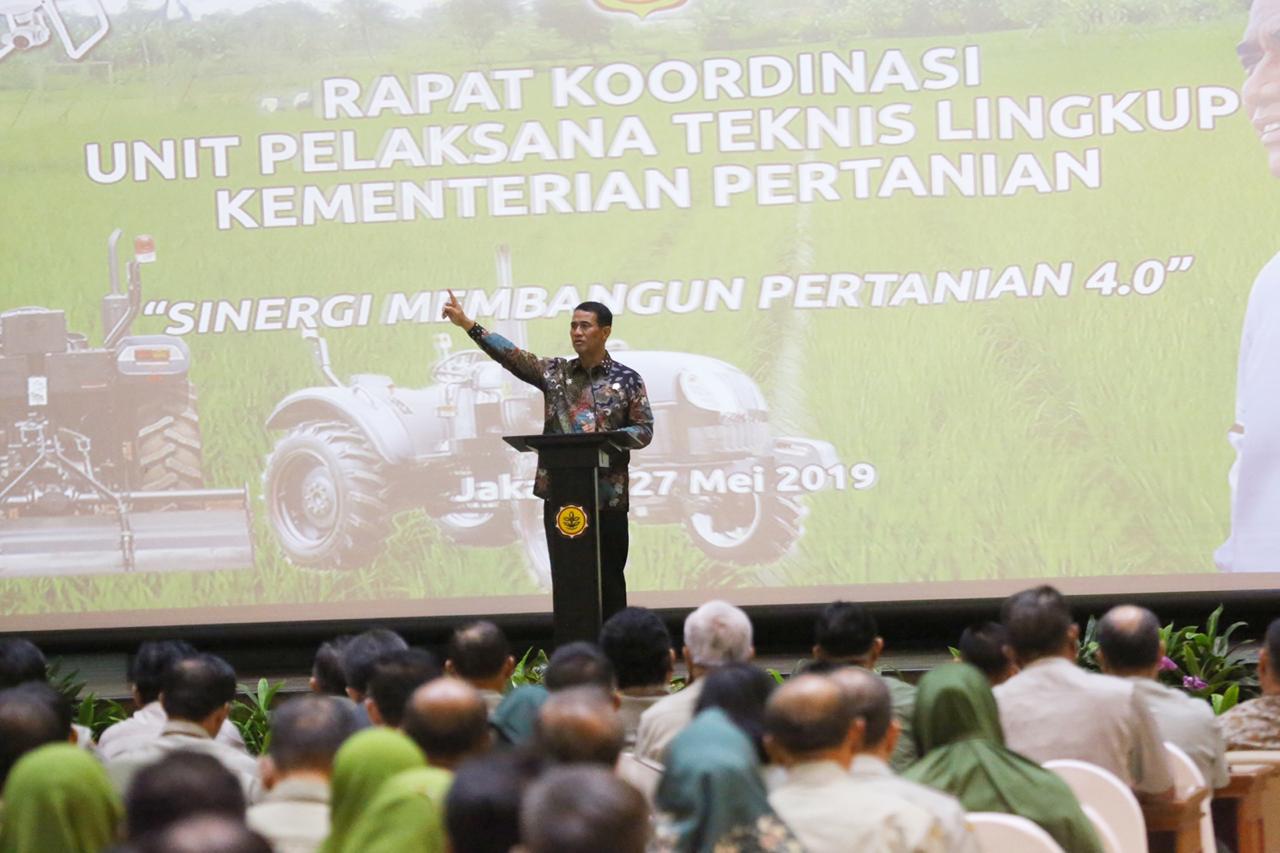 Mentan Amran dalam rapat koordinasi unit pelaksana teknis lingkup kementan dengan tema 