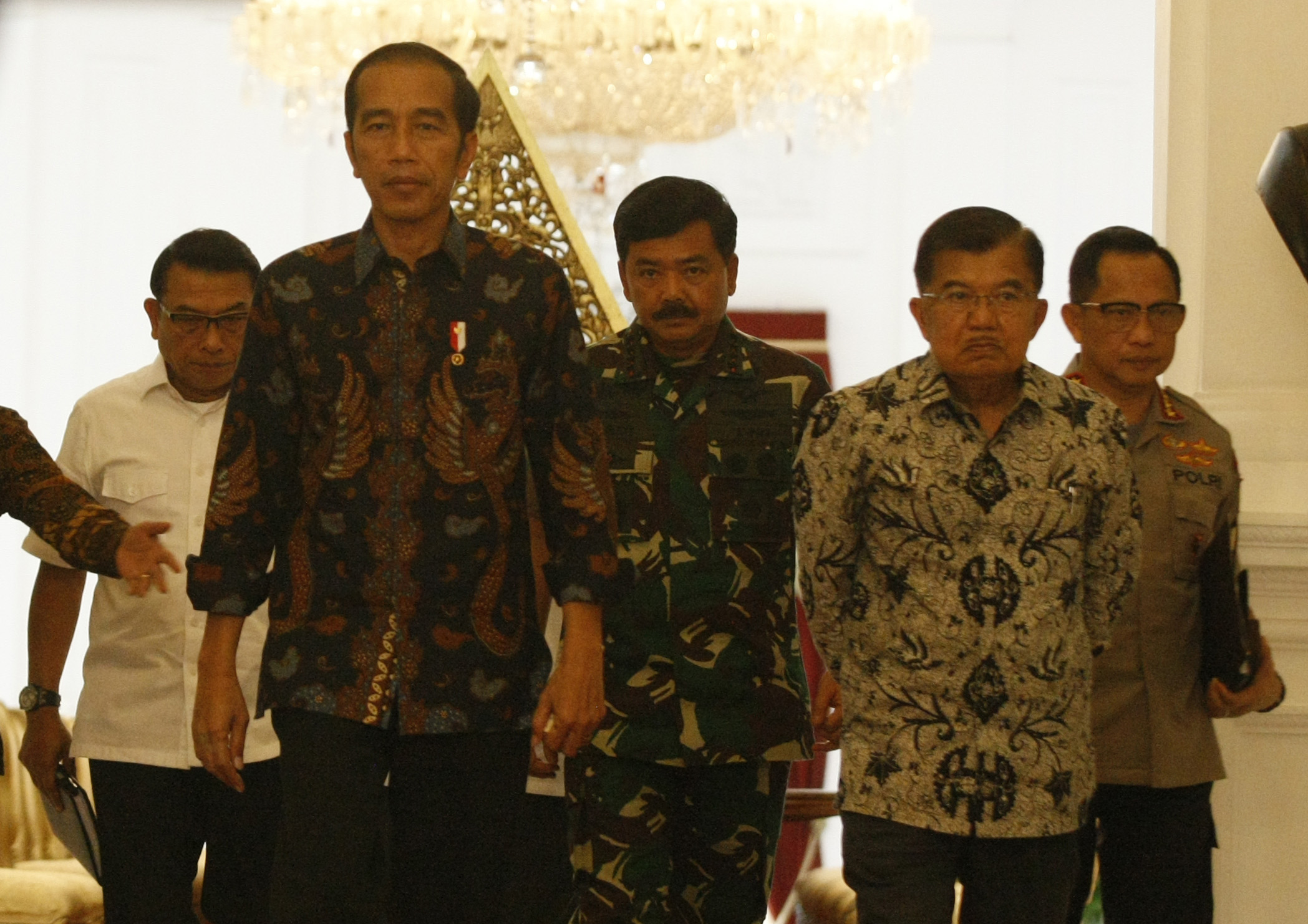 Presiden Jokowi menyebut berencana bertemu langsung dengan Prabowo usai dirinya mendengarkan laporan dari JK.