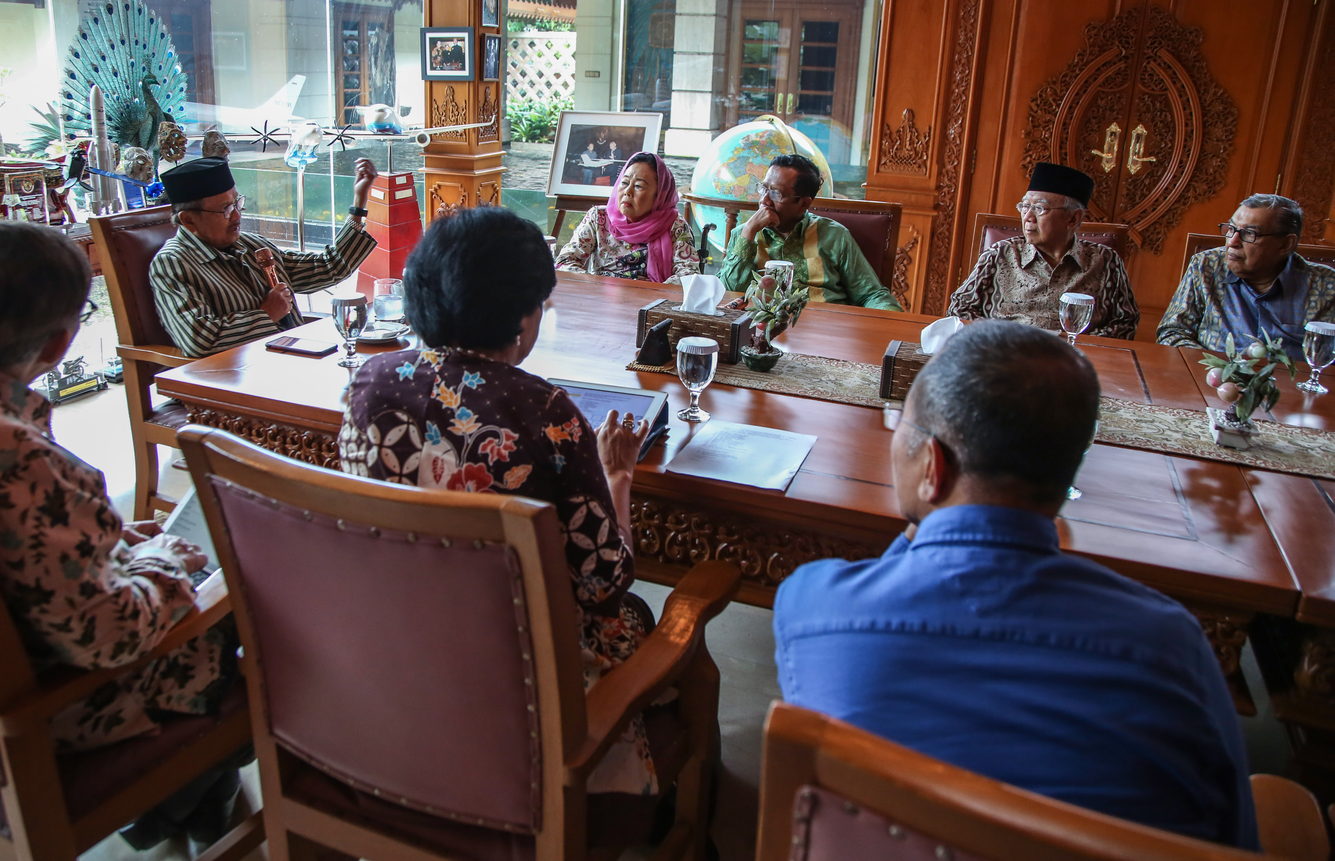Presiden Ri ke-3 B.J Habibie menggelar sarasehan dan silaturahmi dengan tokoh masyarakat dan sesepuh bangsa, Rabu (1/5)