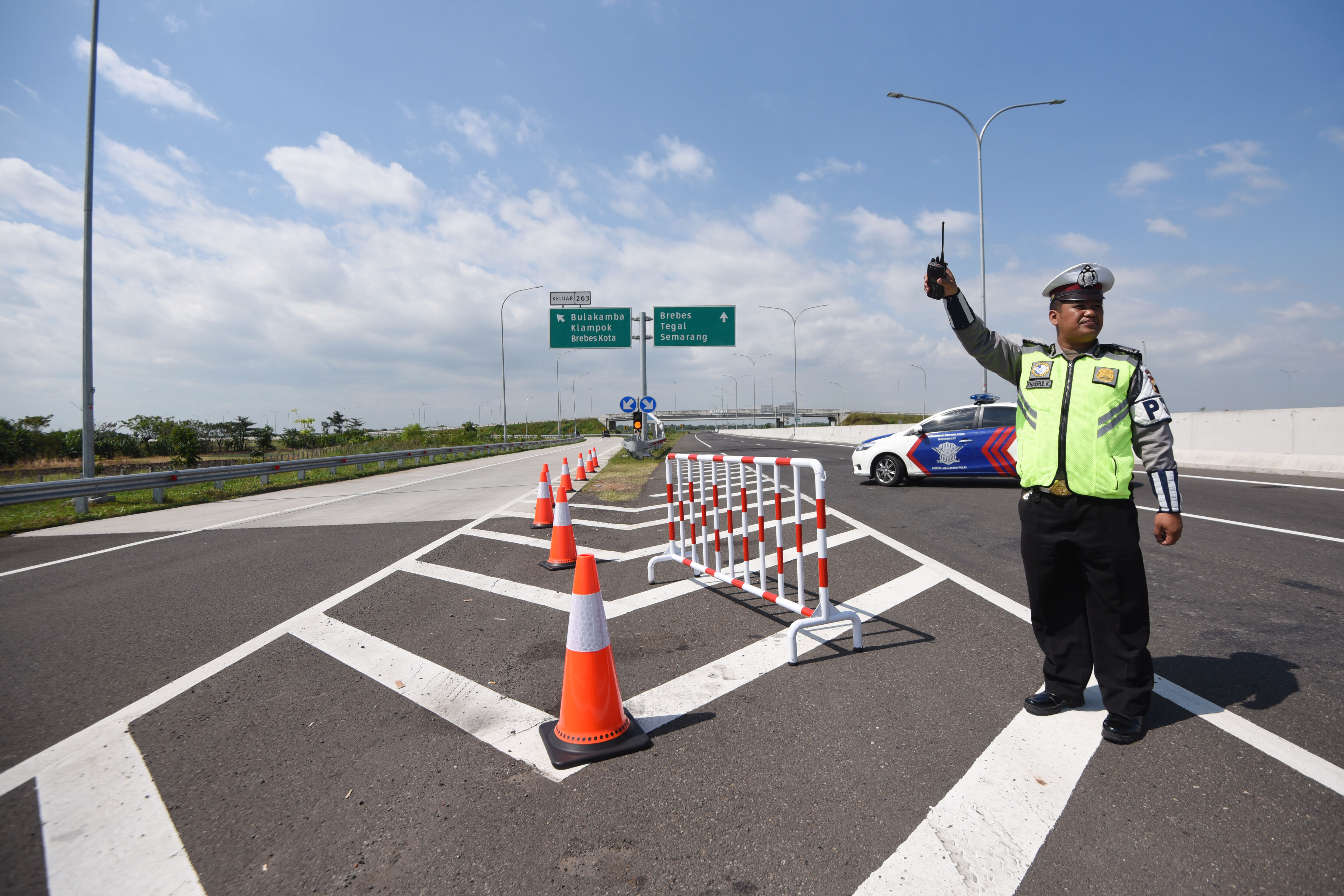 Kapolda Jawa Tengah  Irjen Pol Roycko Melza Dahnie saat ini masih mengkaji titik-titik macet sebelum dilaksanakan jalur one way. 