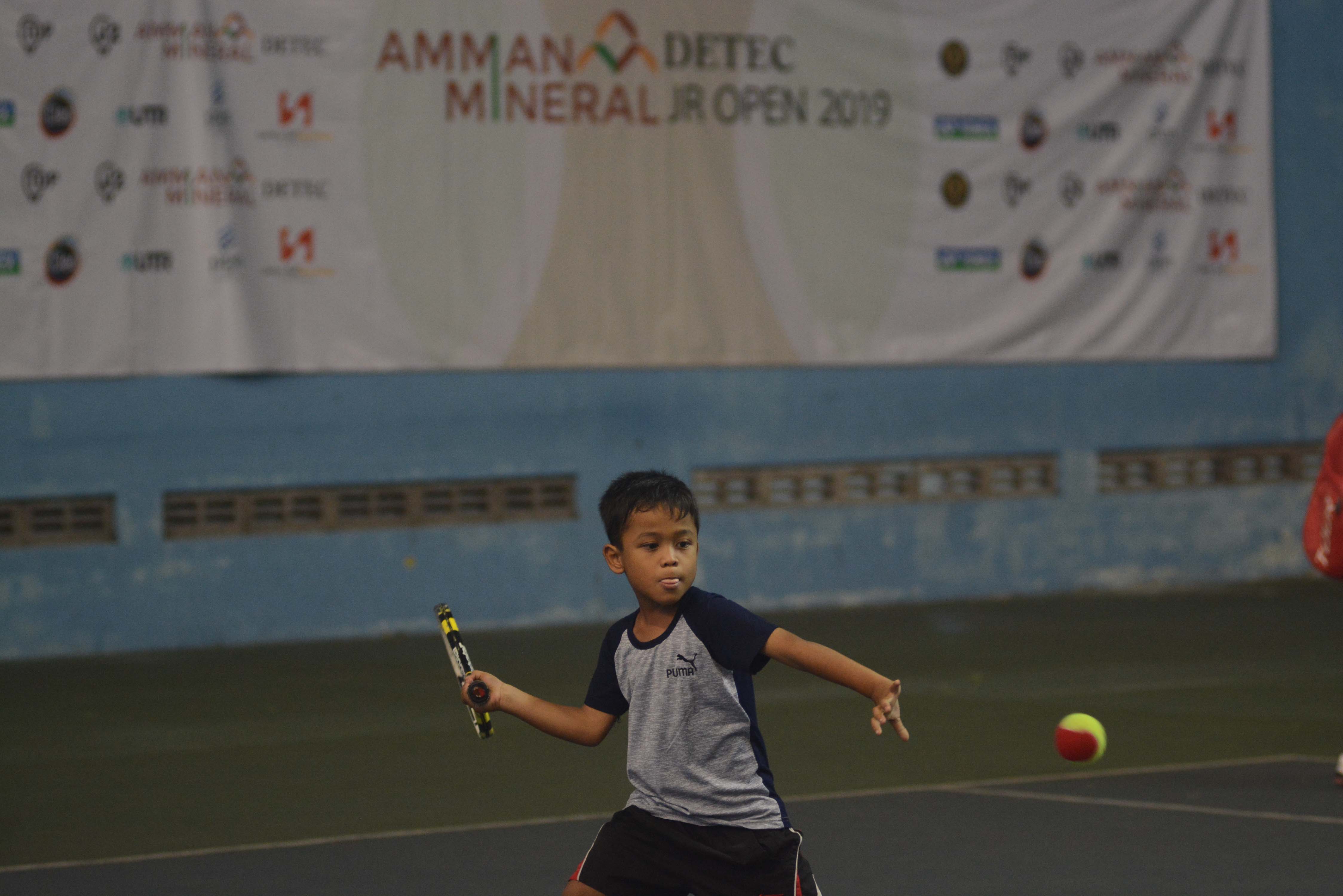 Petenis Jatim di KU 8 tahun putra Ahmad Zulfian saat berlaga di Amman Mineral Detec Open 2019