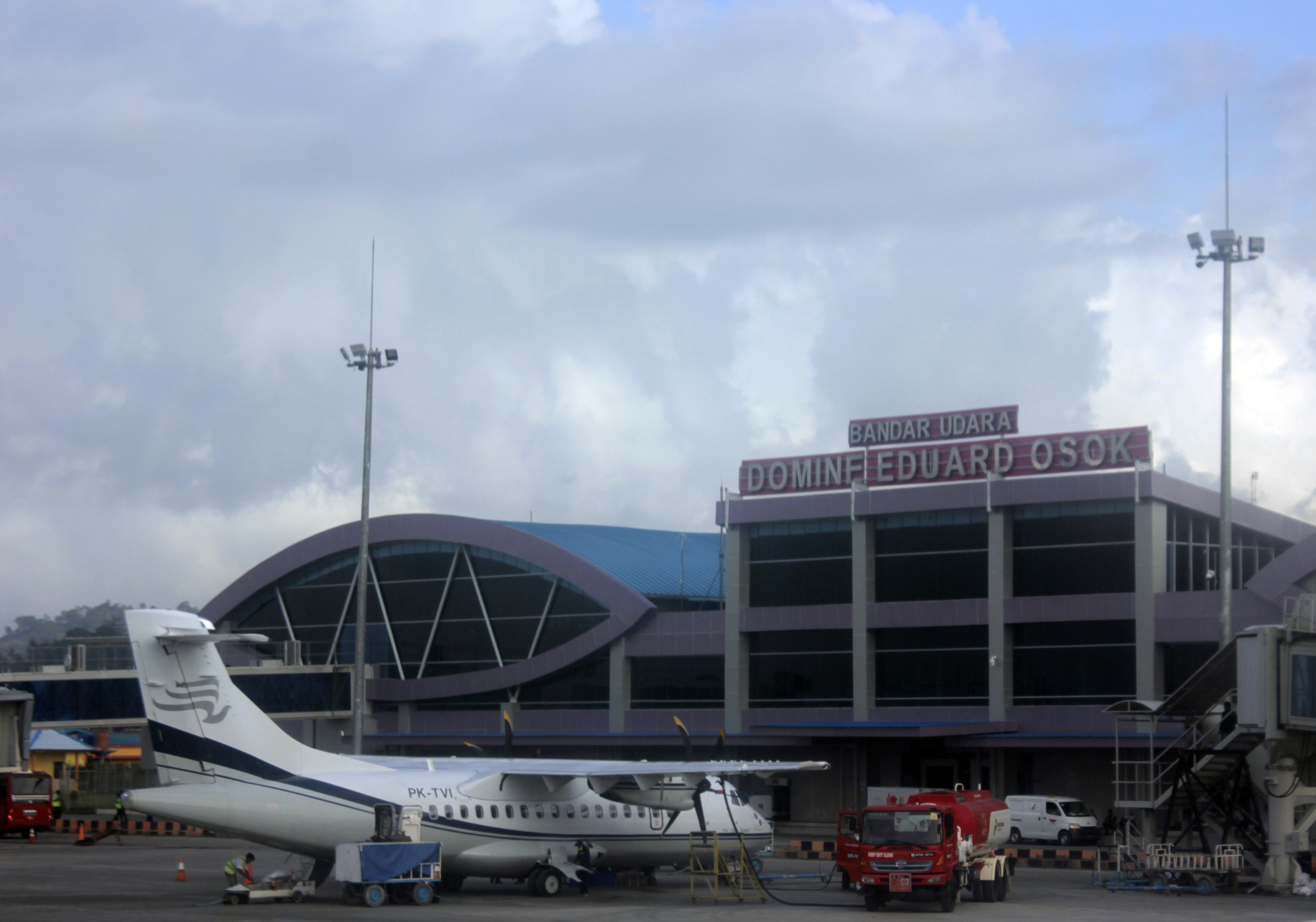 Dampak kenaikan bahan bakar avtur dan penetapan tarif batas bawah penerbangan, menyebabkan menurunnya pemakai jasa layanan udara.