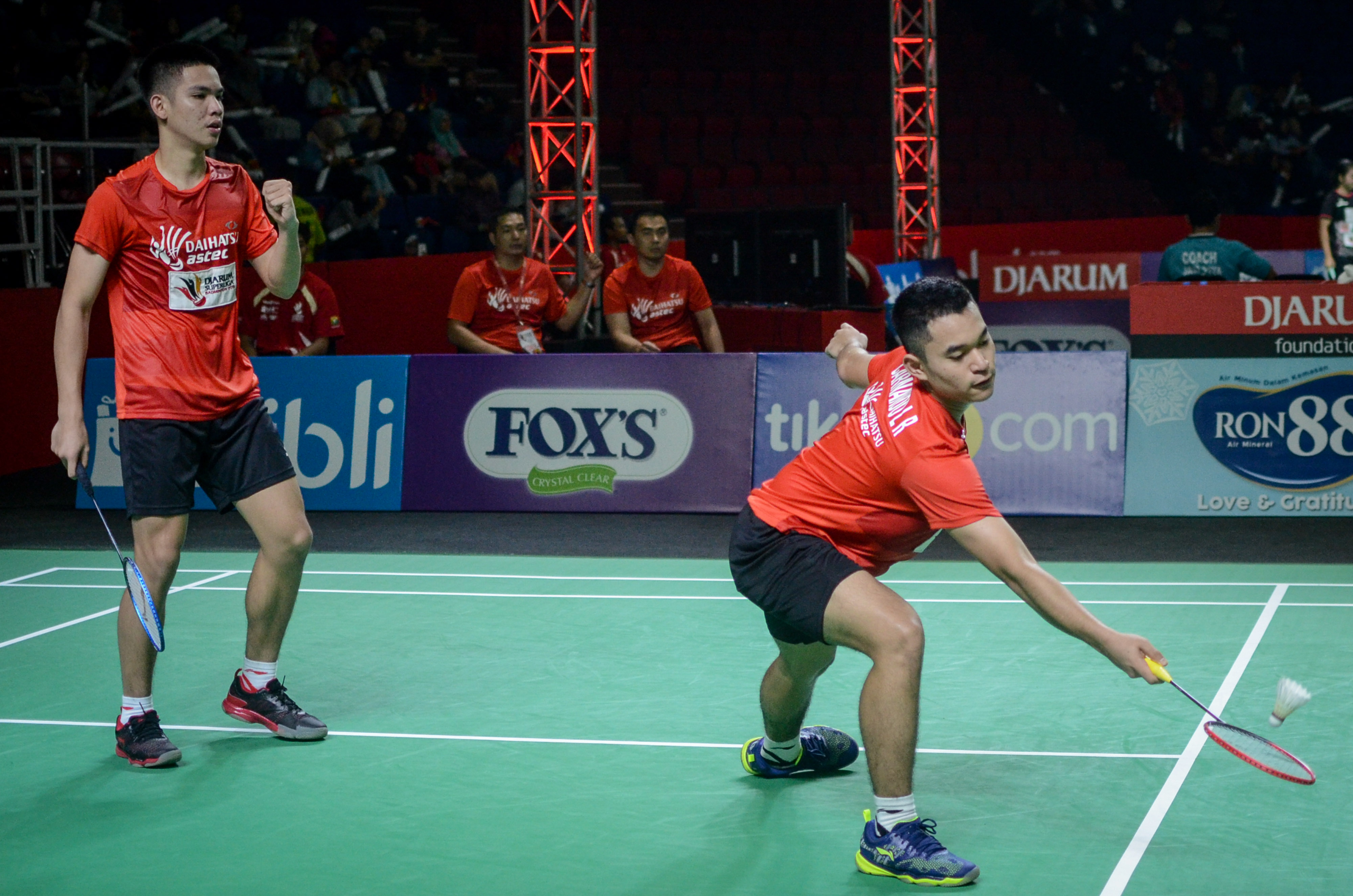 Pebulutangkis unggulan ketiga ganda putra  Leo Rolly Carnando (kanan) dan Daniel Marthin maju ke final Malaysia International Series 2019. 