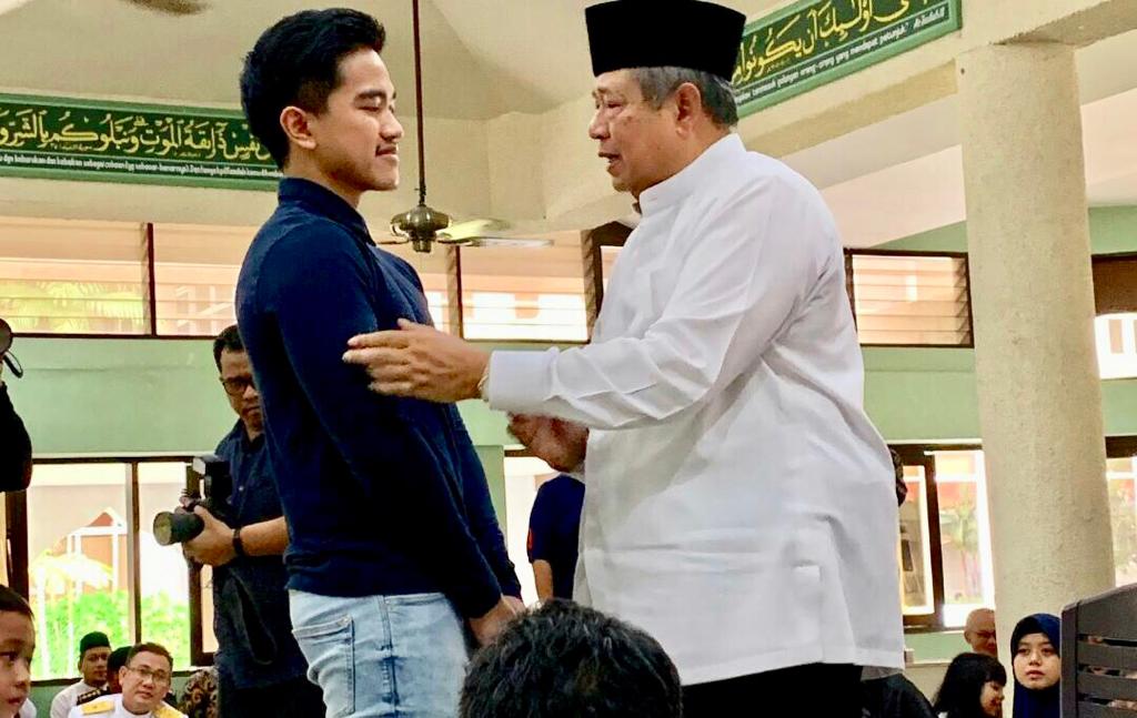 Putra bungsu Presiden Joko Widodo Kaesang Pangarep bertemu Susilo Bambang Yudhoyono di Singapura, Sabtu (1/6). 