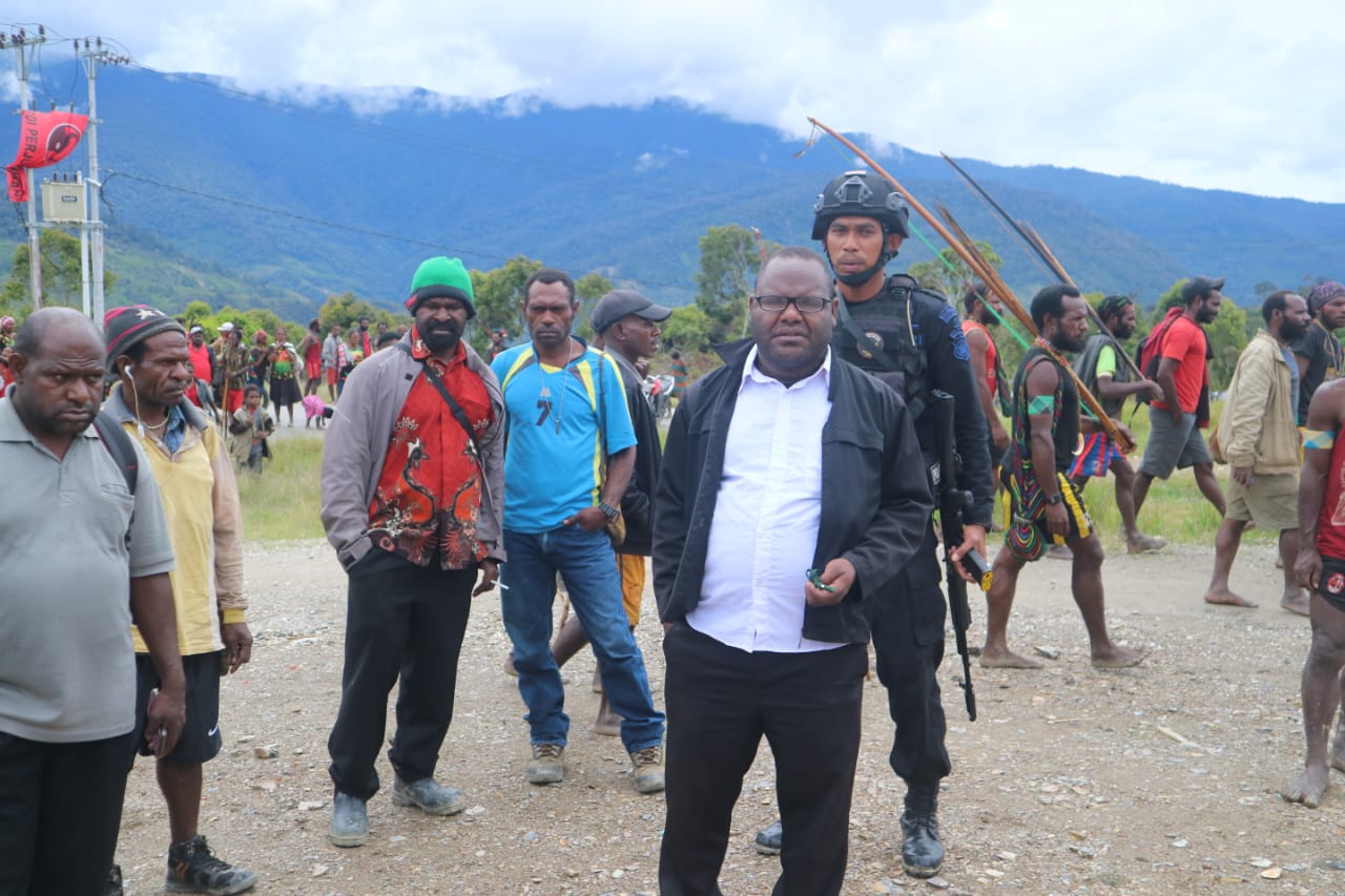 Ketua KPUD Intan Jaya Krismas Bagau 