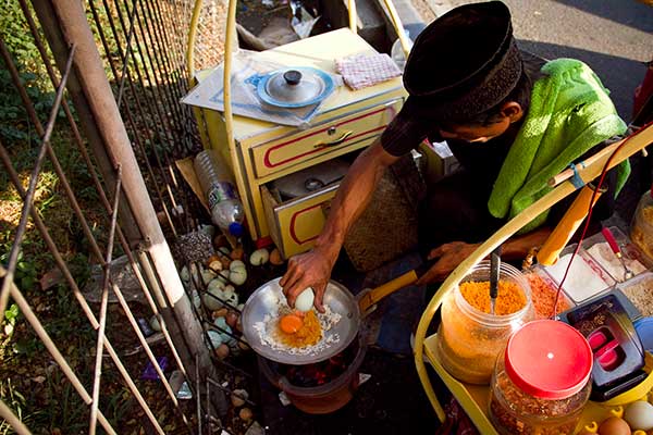 Panganan khas Betawi, Kerak telor