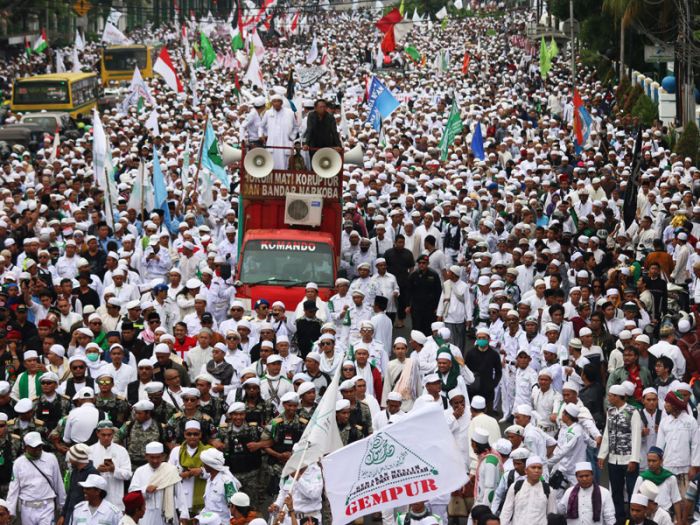 Massa Front Pembela Islam (FPI). 