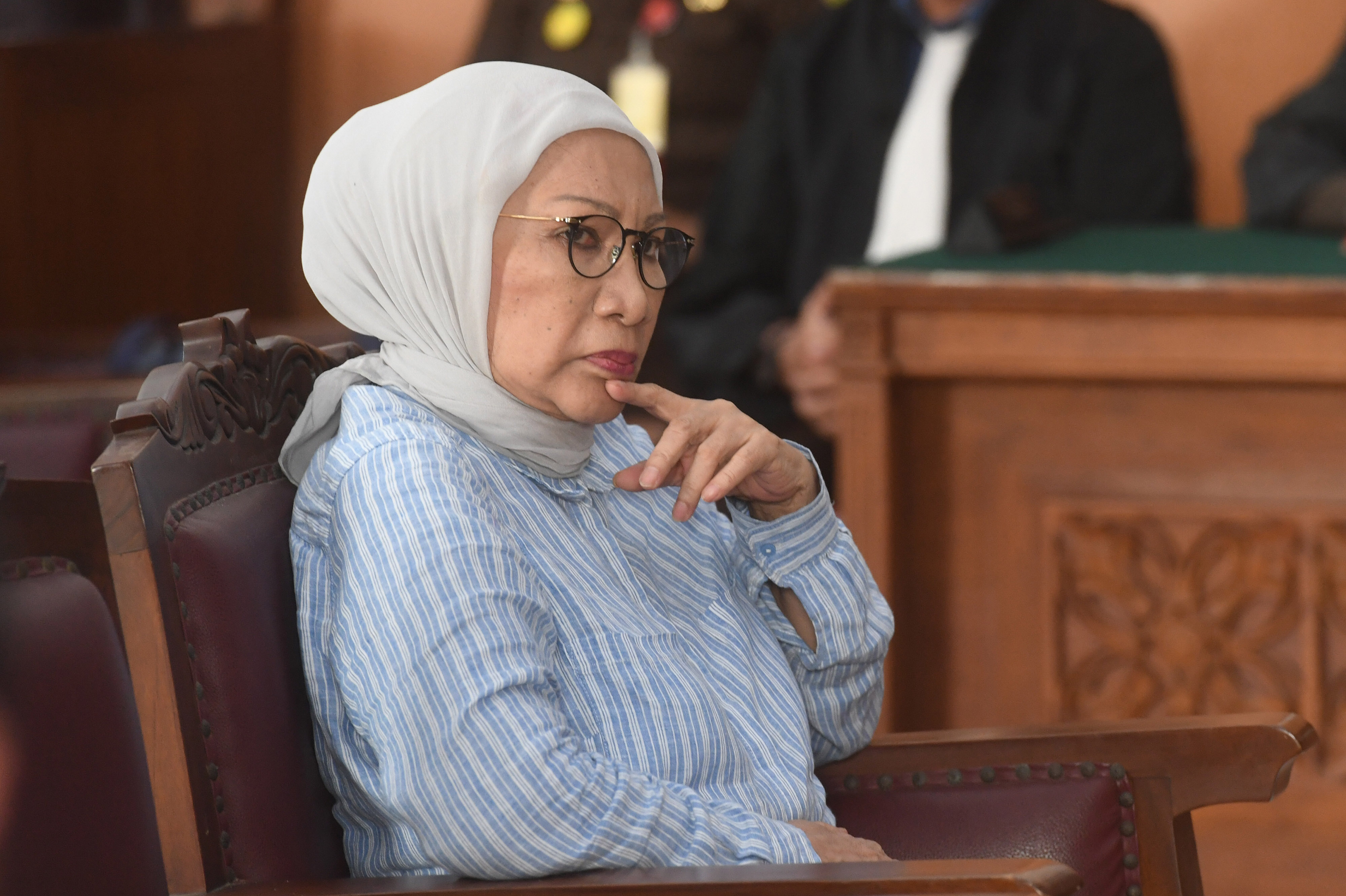 Terdakwa kasus dugaan penyebaran berita bohong atau hoaks Ratna Sarumpaet mengikuti sidang lanjutan di PN Jakarta Selatan