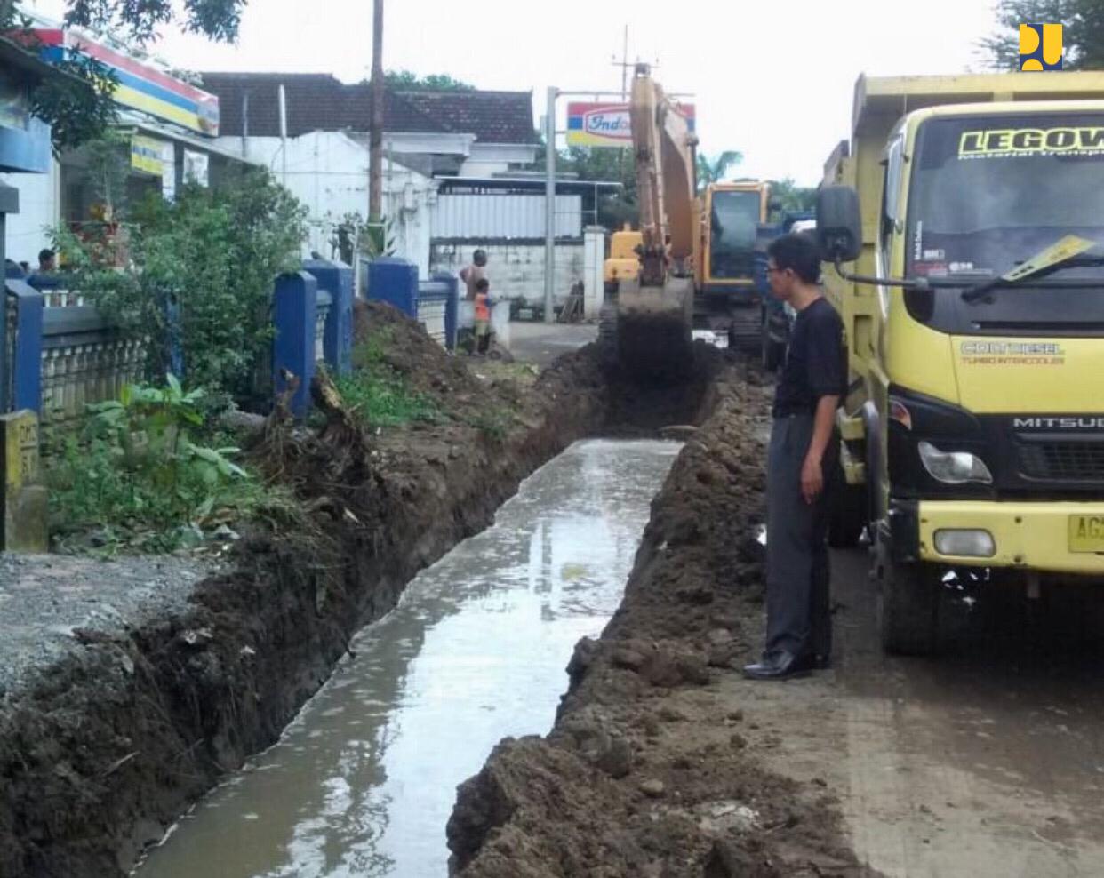 Pembangunan drainase jalan