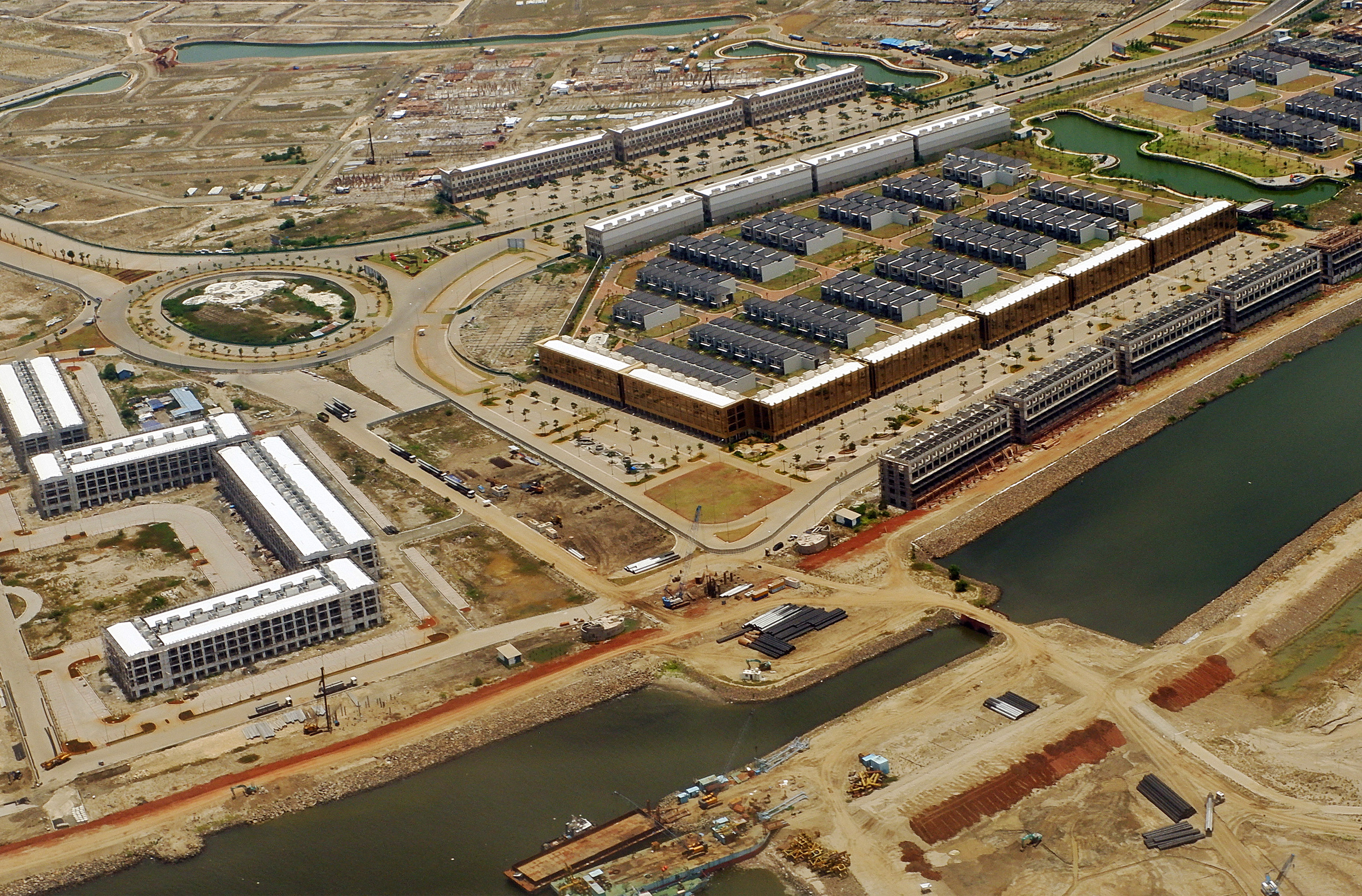 PULAU REKLAMASI TELUK JAKARTA: Foto udara kawasan pulau reklamasi Pantai Utara Jakarta, Kamis (28/2/2019).  