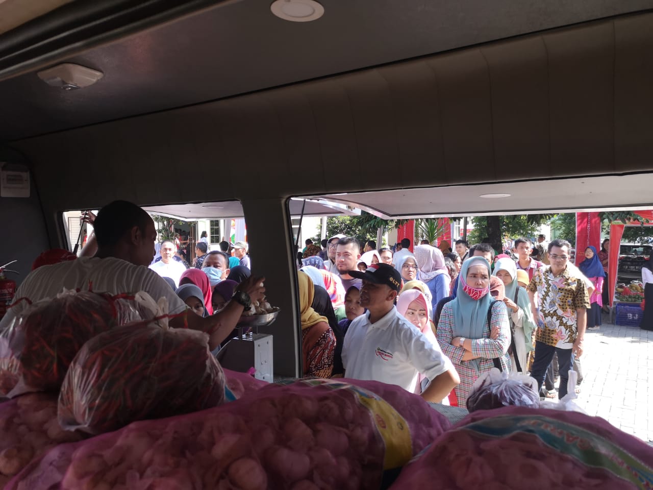 Suasana operasi pasar Kementan