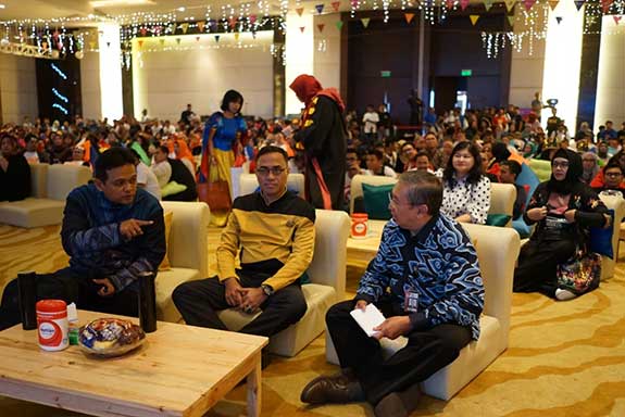 Dirut Jasindo, Edie Rizliyanto (Tengah) dan Tim Penasihat KPK, Budi Santoso (paling kanan)