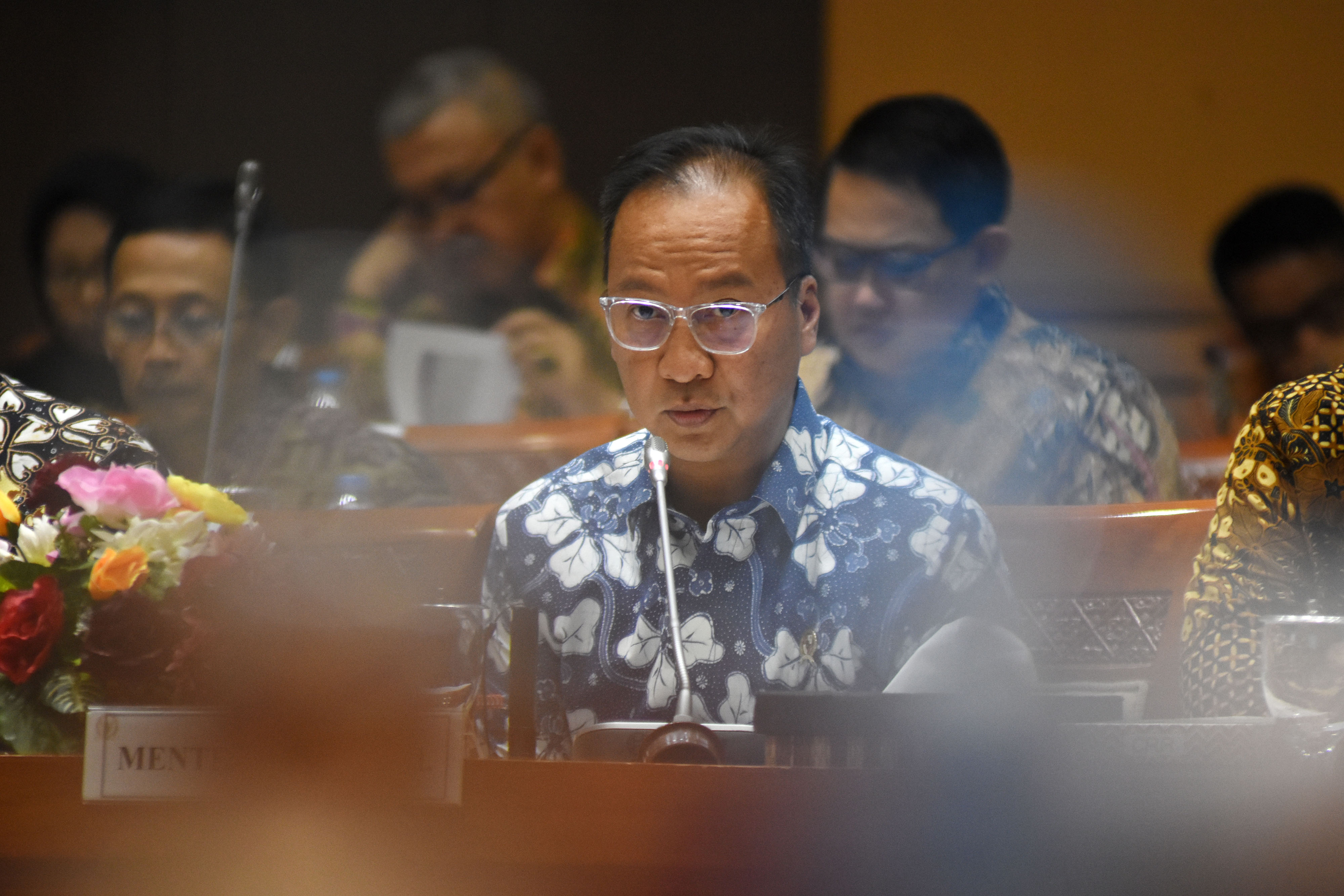 MENTERI Sosial Agus Gumiwang Kartasasmita 