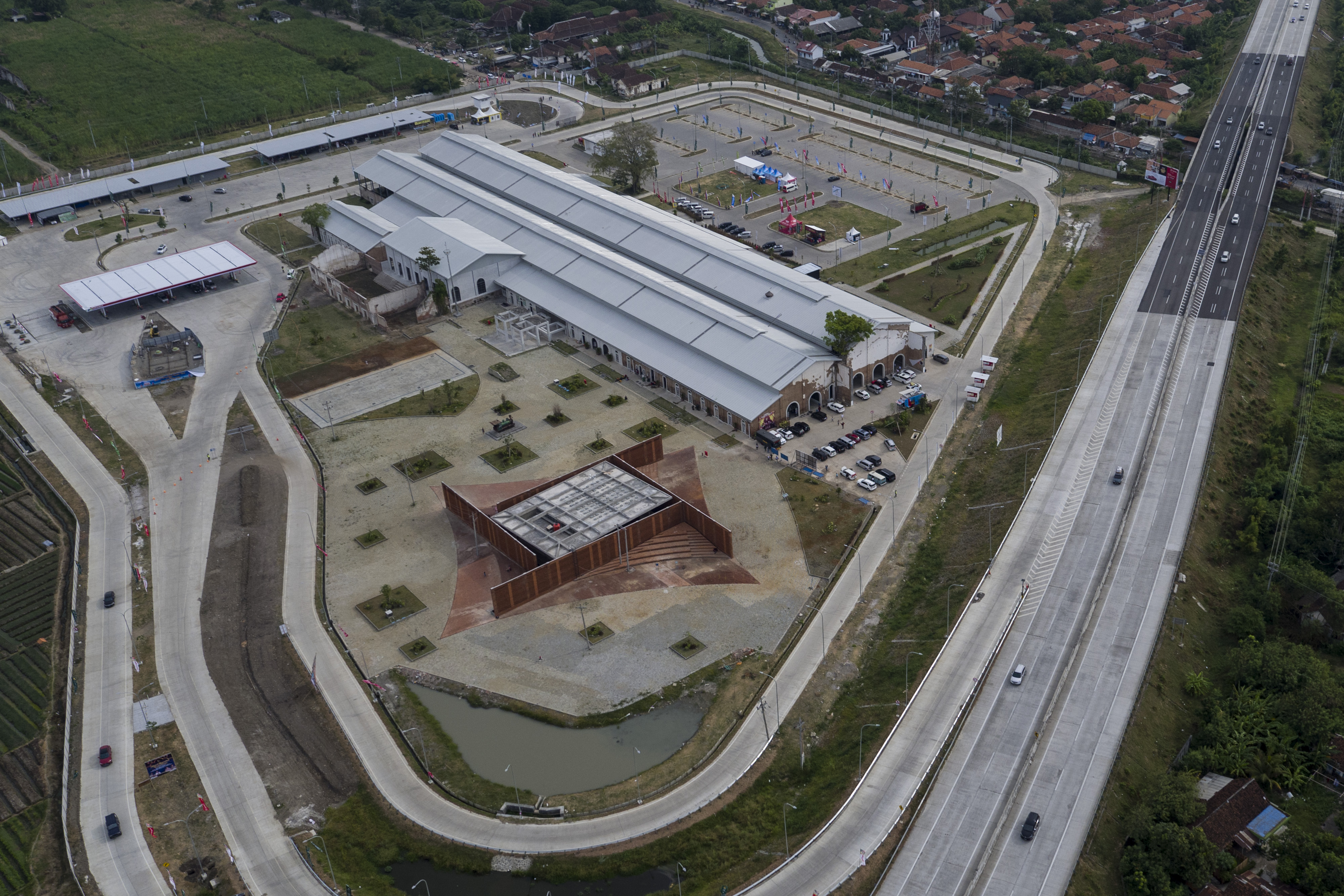 Suasana arusm mudik di ruas tol Pejagan-Pemalang, brebes, jawa Tengah, Snein (3/6)