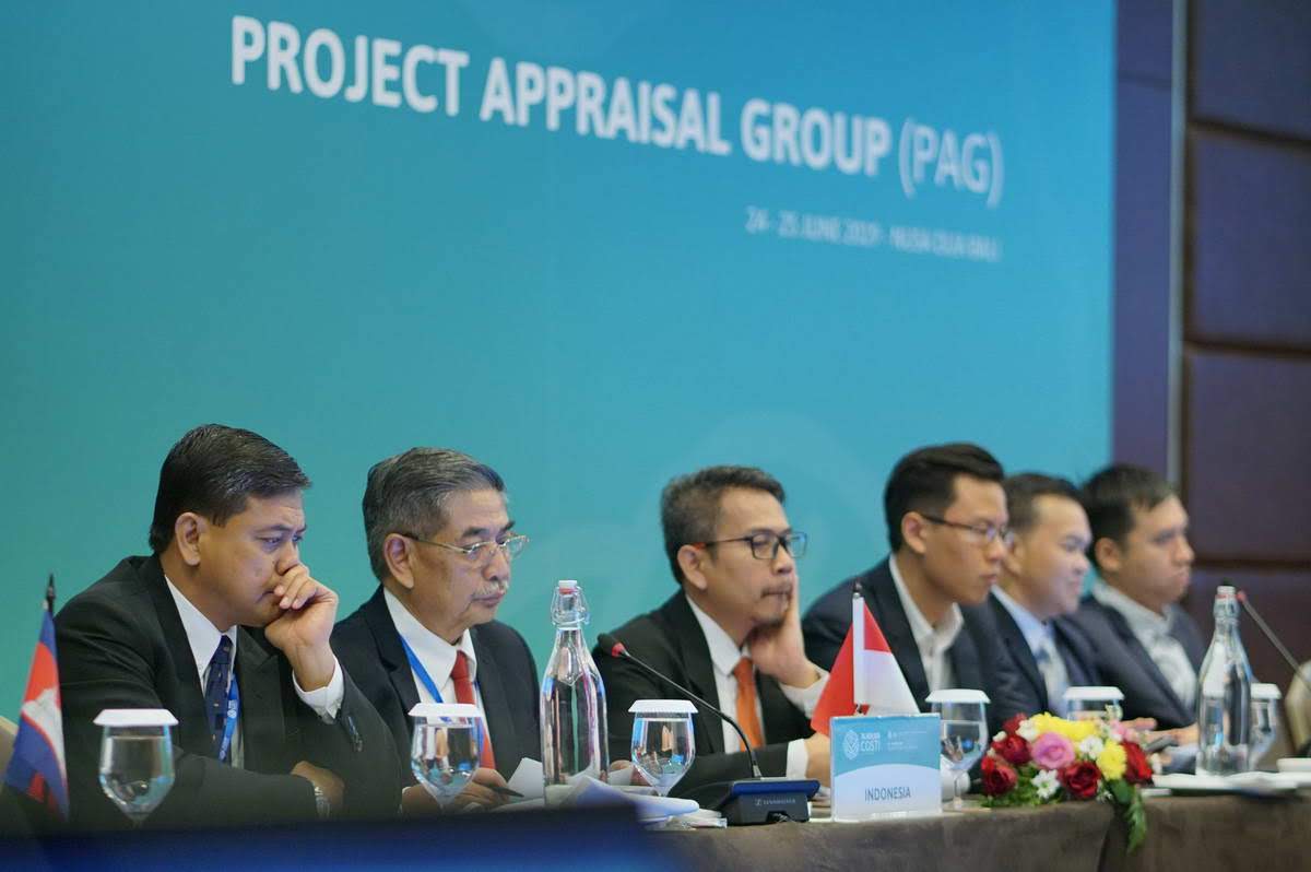 Delegasi ASEAN dalam pertemuan 76th ASEAN Costi di Nusa Dua, Bali, Indonesia, Selasa (25/6).