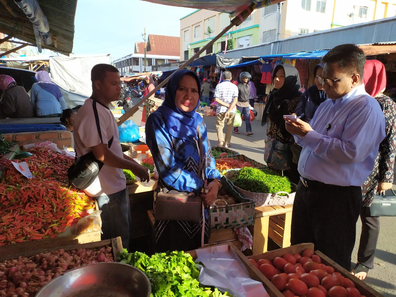 Kunjungan Kepala Pusat Distribusi dan Cadangan Pangan BKP Kementan,  Risfaheri di Pasar Pusat Sukaramai dan Pasar Cik Puan Pekan Baru (2/6).