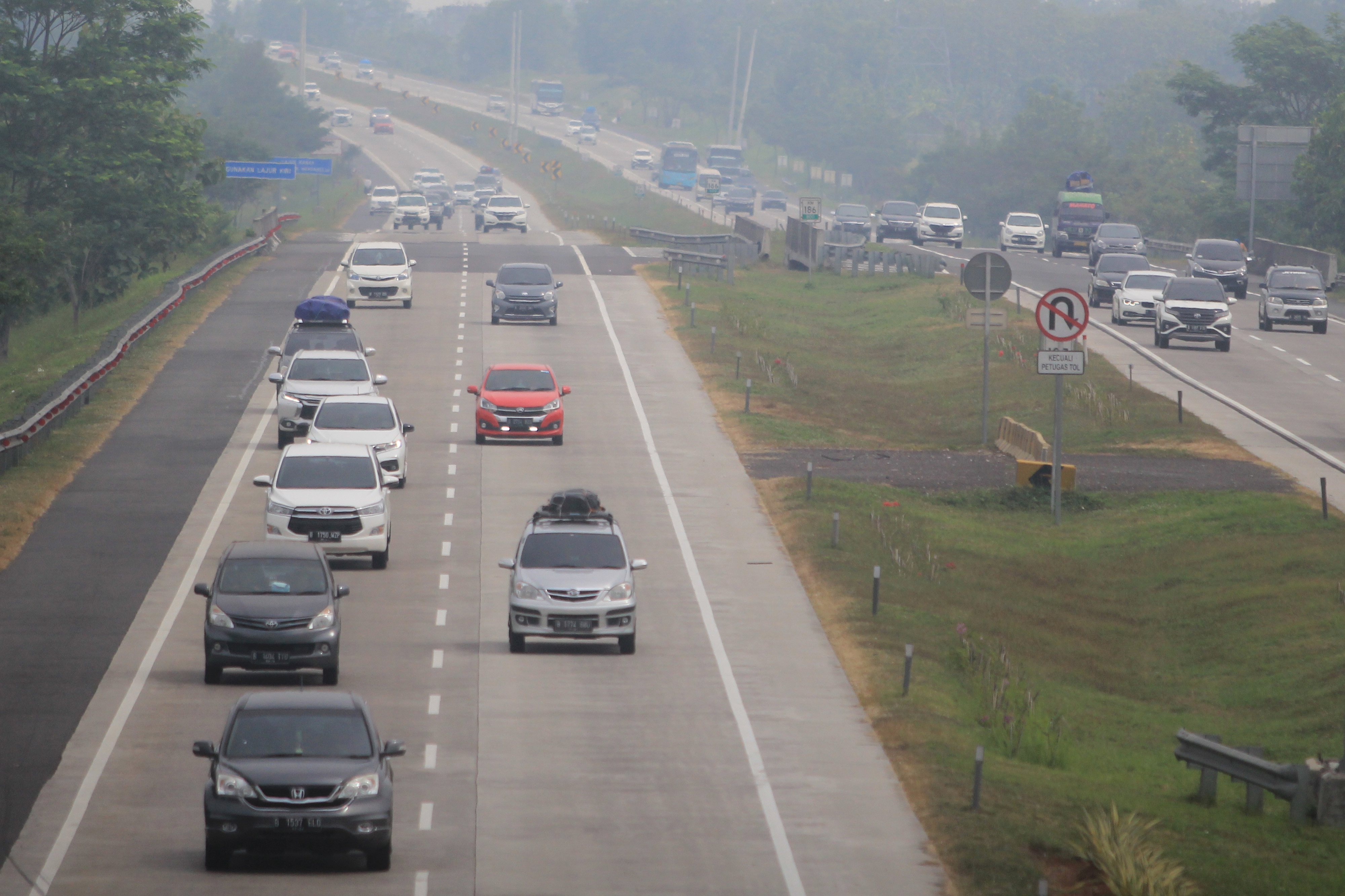 Ilustrasi--kebijakan satu arah di Tol Cipali