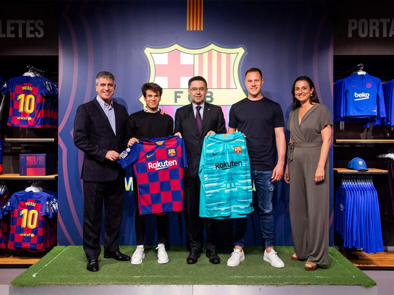 Peluncuran jersey baru Barcelona