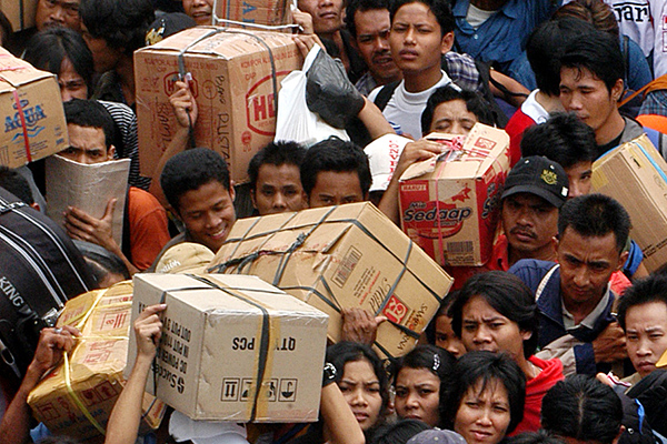 Pemudik di Terminal Tanjung Priok