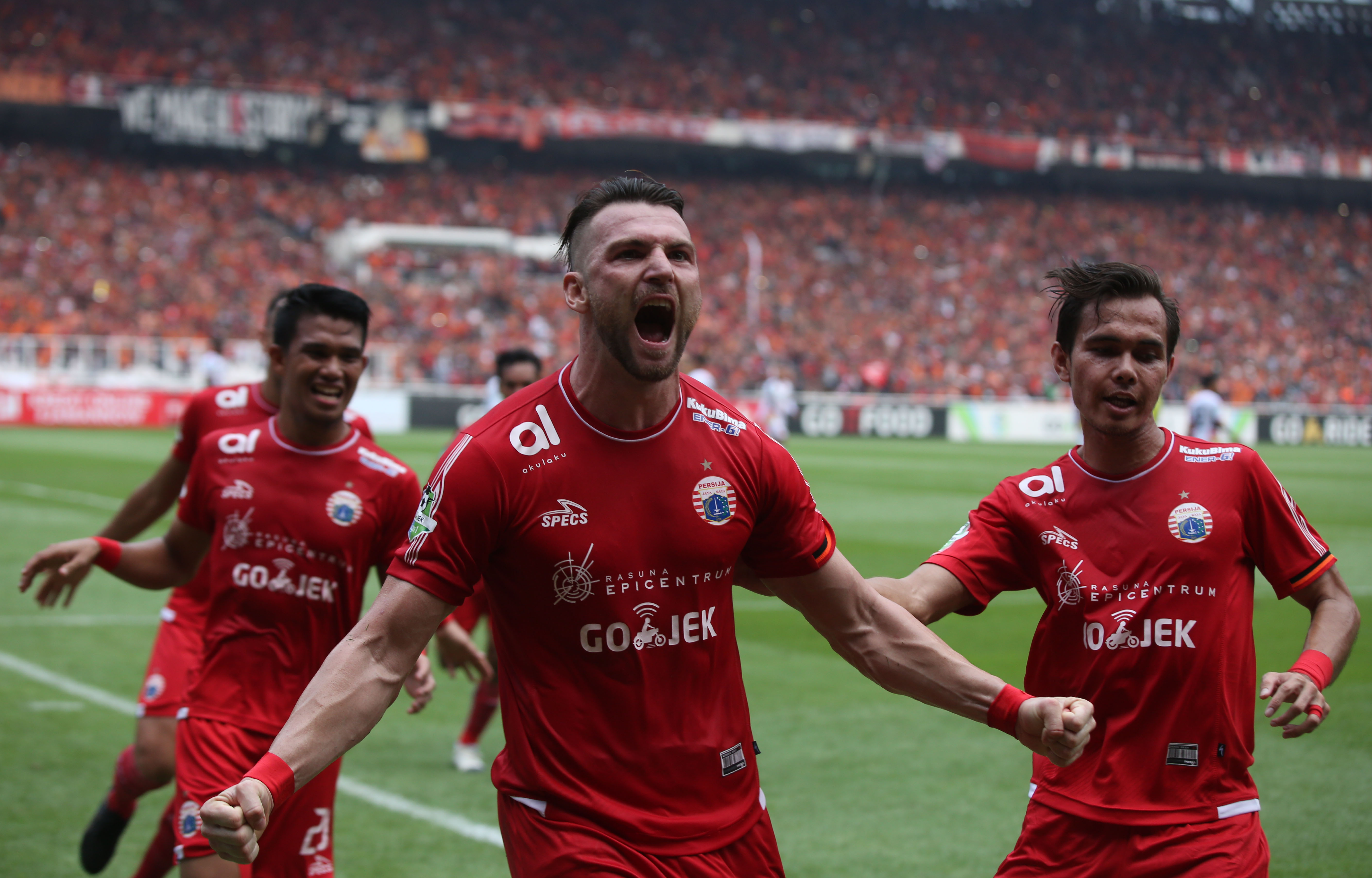 Marco Simic (tengah)