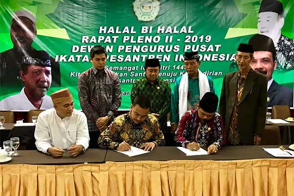 Penandatanganan nota kesepahaman (MoU) antara IPI dan Toko Indonesia (Ko-In)